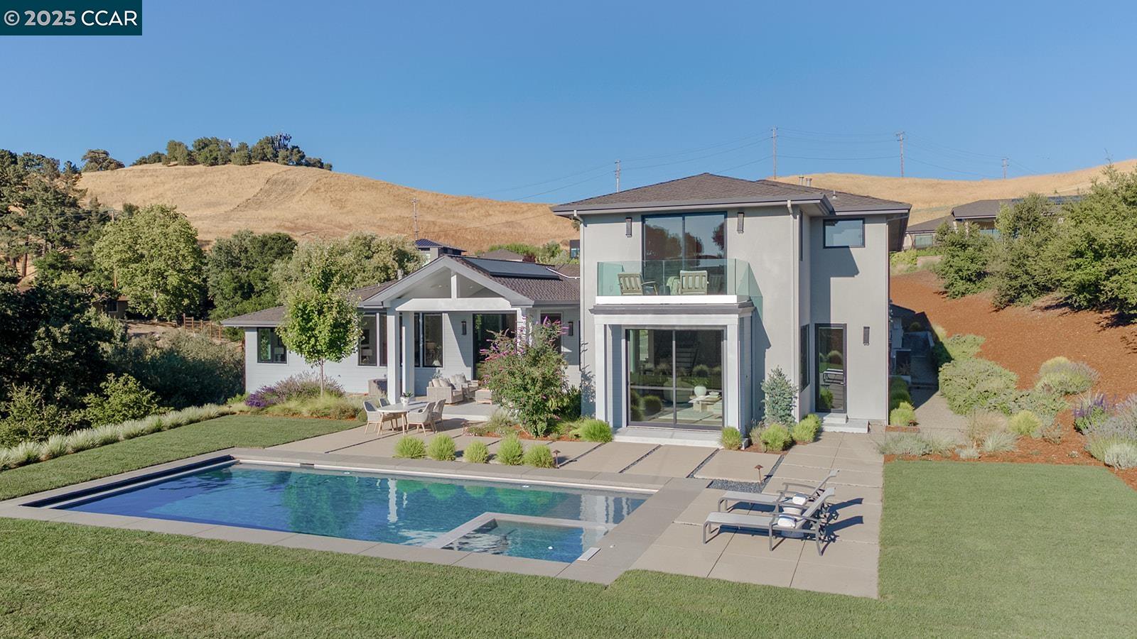 Detail Gallery Image 2 of 52 For 11 Lucas Ranch Ct, Lafayette,  CA 94549 - 5 Beds | 4/2 Baths