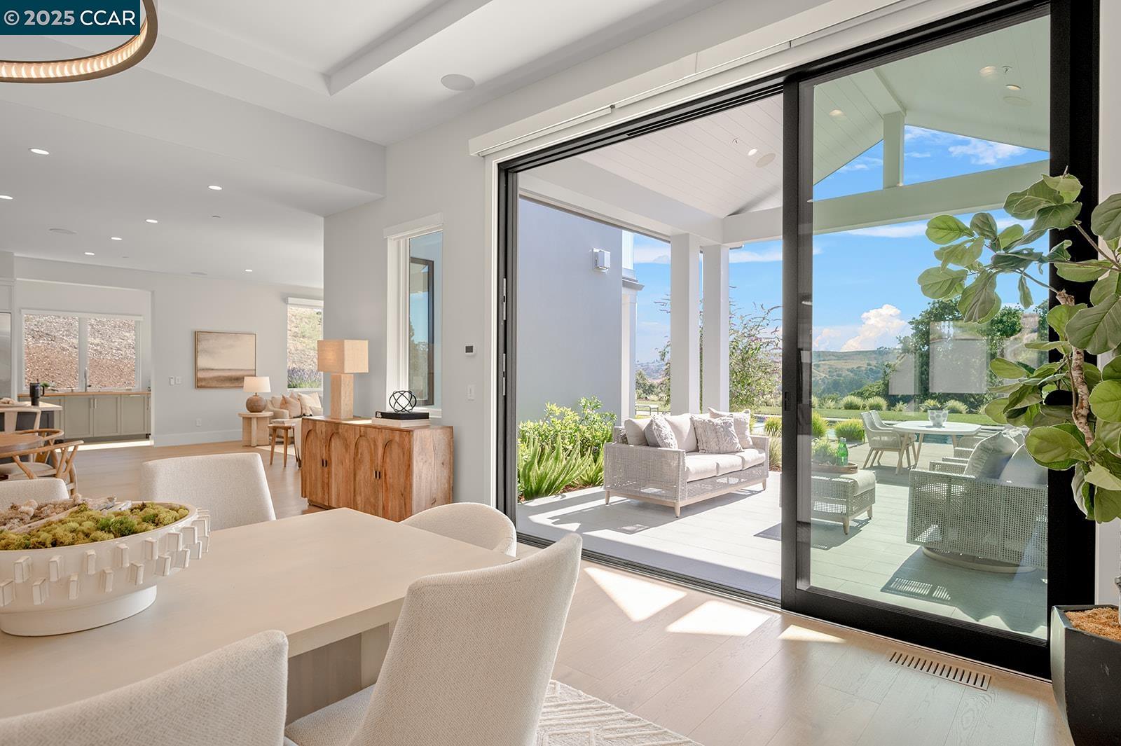 Detail Gallery Image 13 of 52 For 11 Lucas Ranch Ct, Lafayette,  CA 94549 - 5 Beds | 4/2 Baths