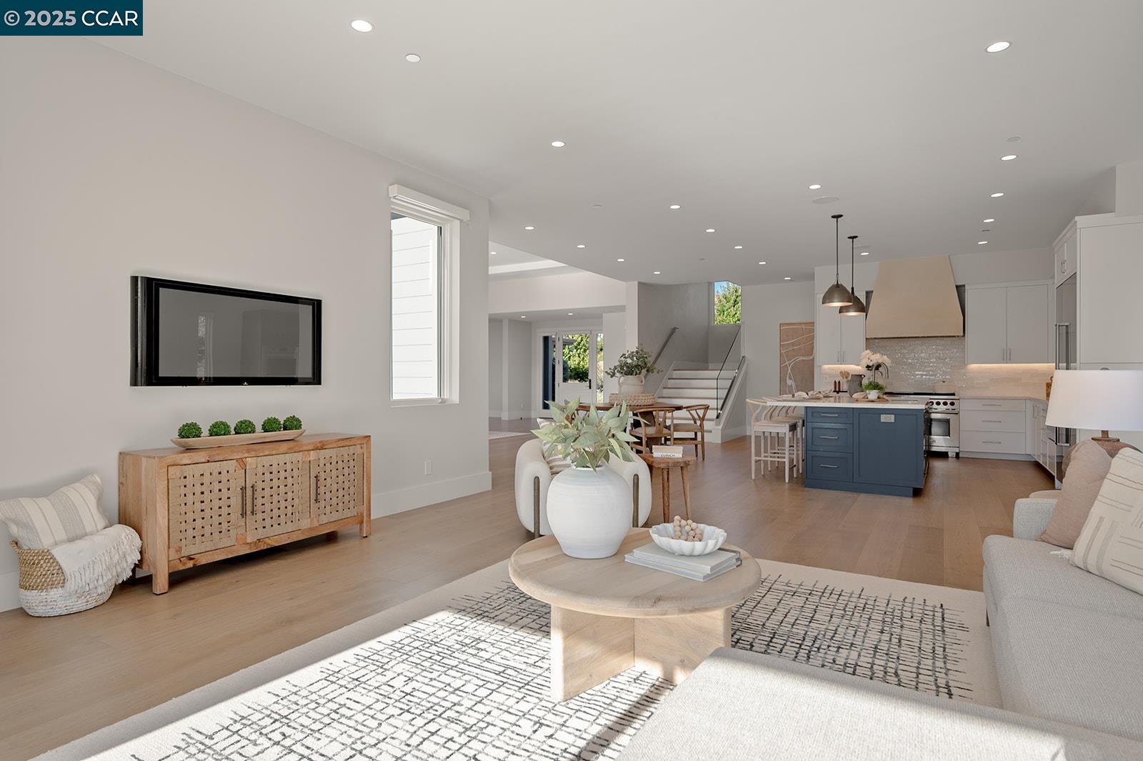 Detail Gallery Image 23 of 52 For 11 Lucas Ranch Ct, Lafayette,  CA 94549 - 5 Beds | 4/2 Baths