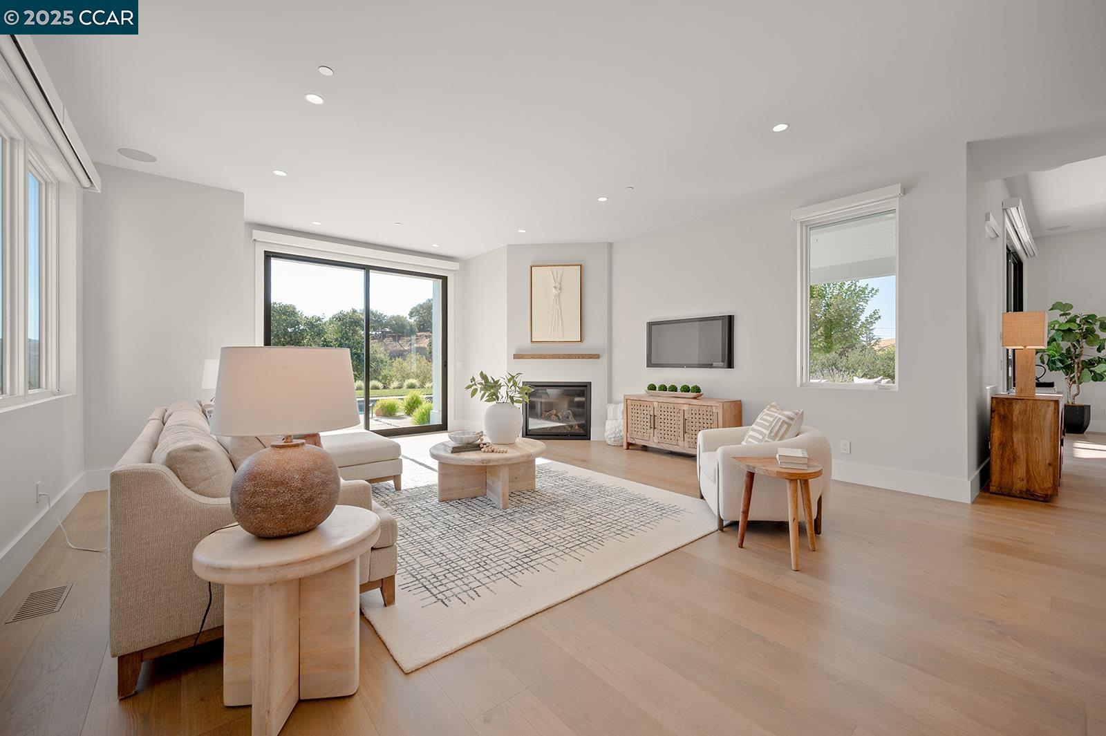 Detail Gallery Image 25 of 52 For 11 Lucas Ranch Ct, Lafayette,  CA 94549 - 5 Beds | 4/2 Baths