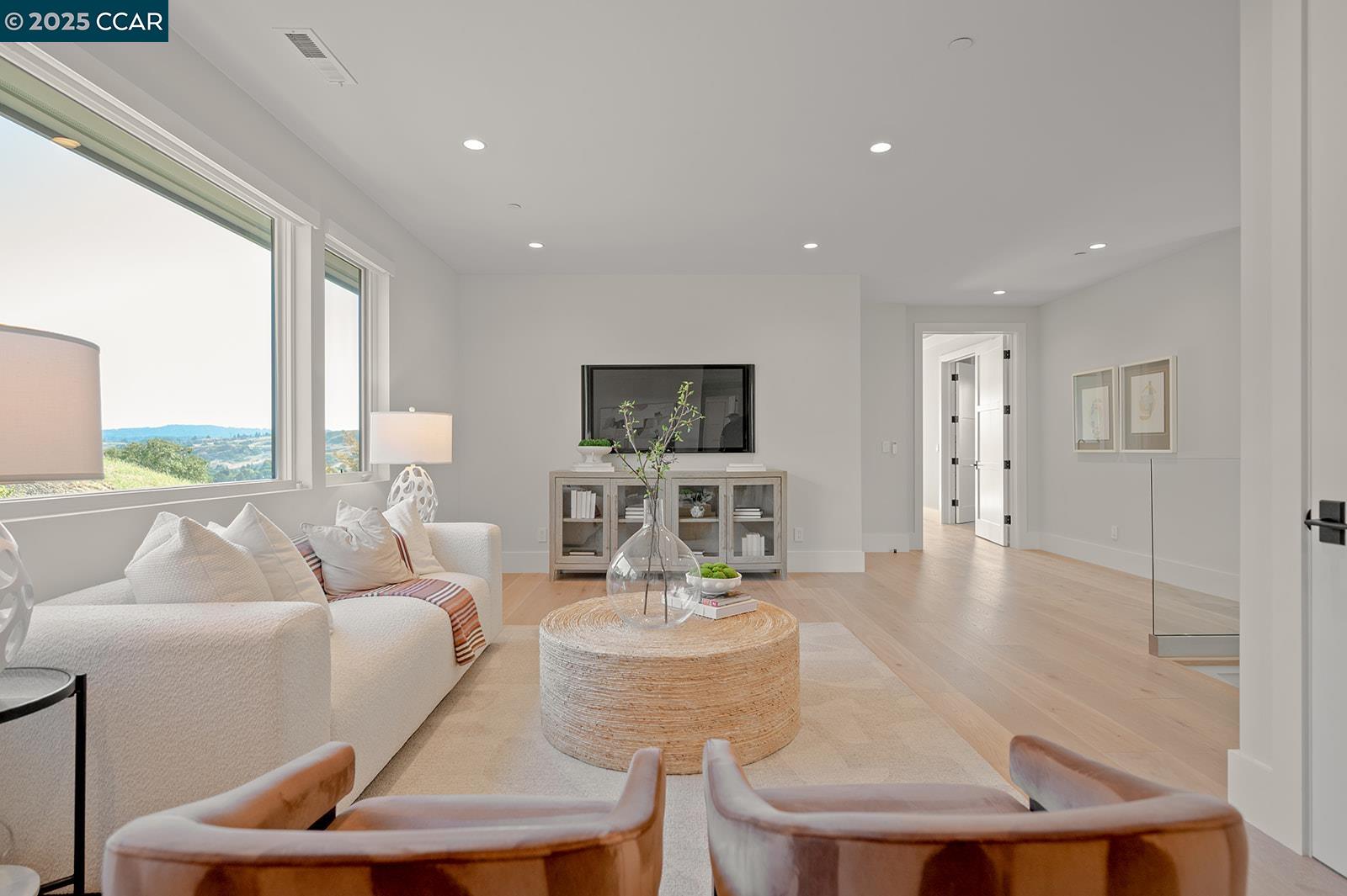 Detail Gallery Image 29 of 52 For 11 Lucas Ranch Ct, Lafayette,  CA 94549 - 5 Beds | 4/2 Baths