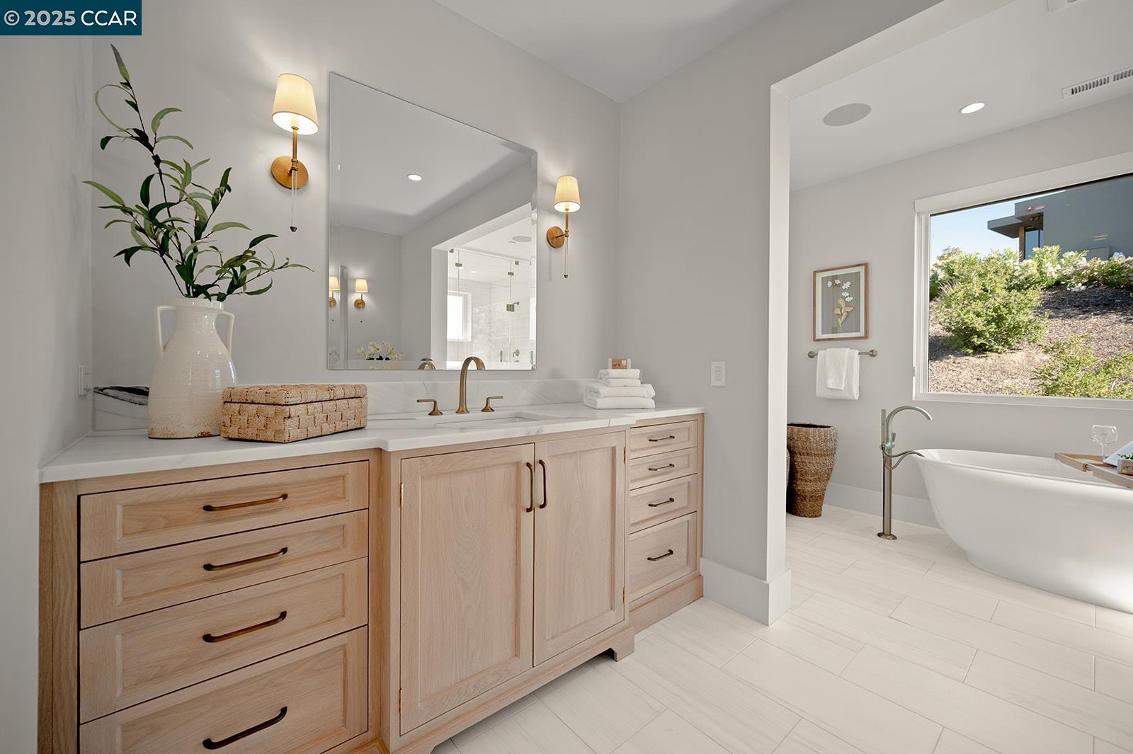 Detail Gallery Image 34 of 52 For 11 Lucas Ranch Ct, Lafayette,  CA 94549 - 5 Beds | 4/2 Baths