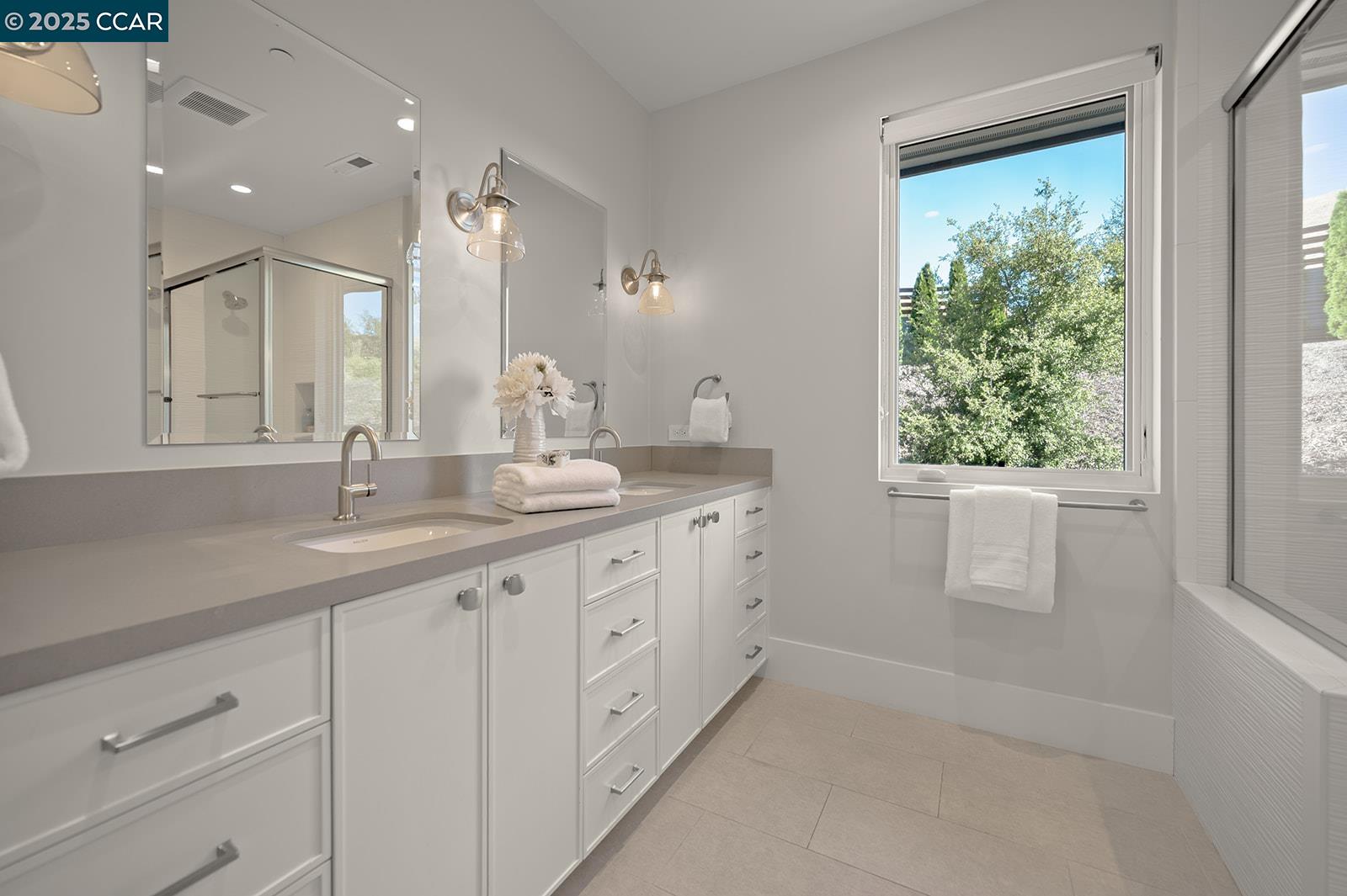 Detail Gallery Image 45 of 52 For 11 Lucas Ranch Ct, Lafayette,  CA 94549 - 5 Beds | 4/2 Baths