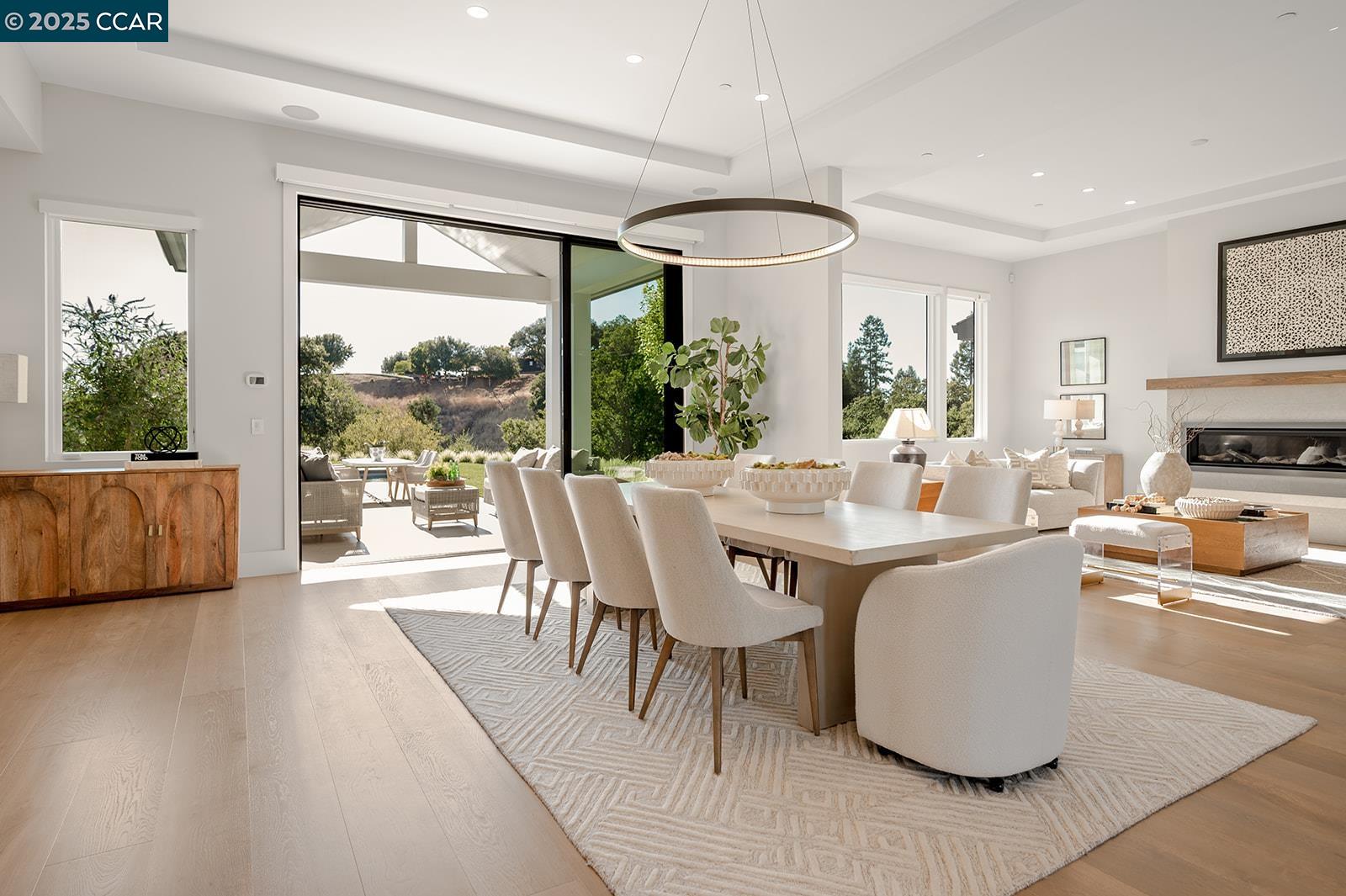 Detail Gallery Image 10 of 52 For 11 Lucas Ranch Ct, Lafayette,  CA 94549 - 5 Beds | 4/2 Baths