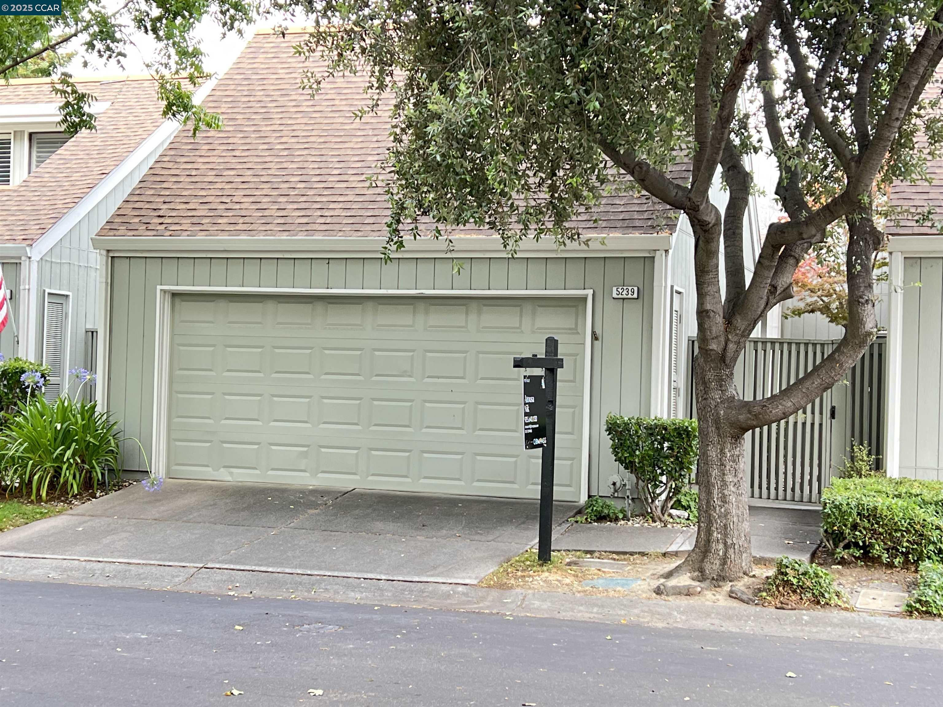 Browse active condo listings in STONERIDGE