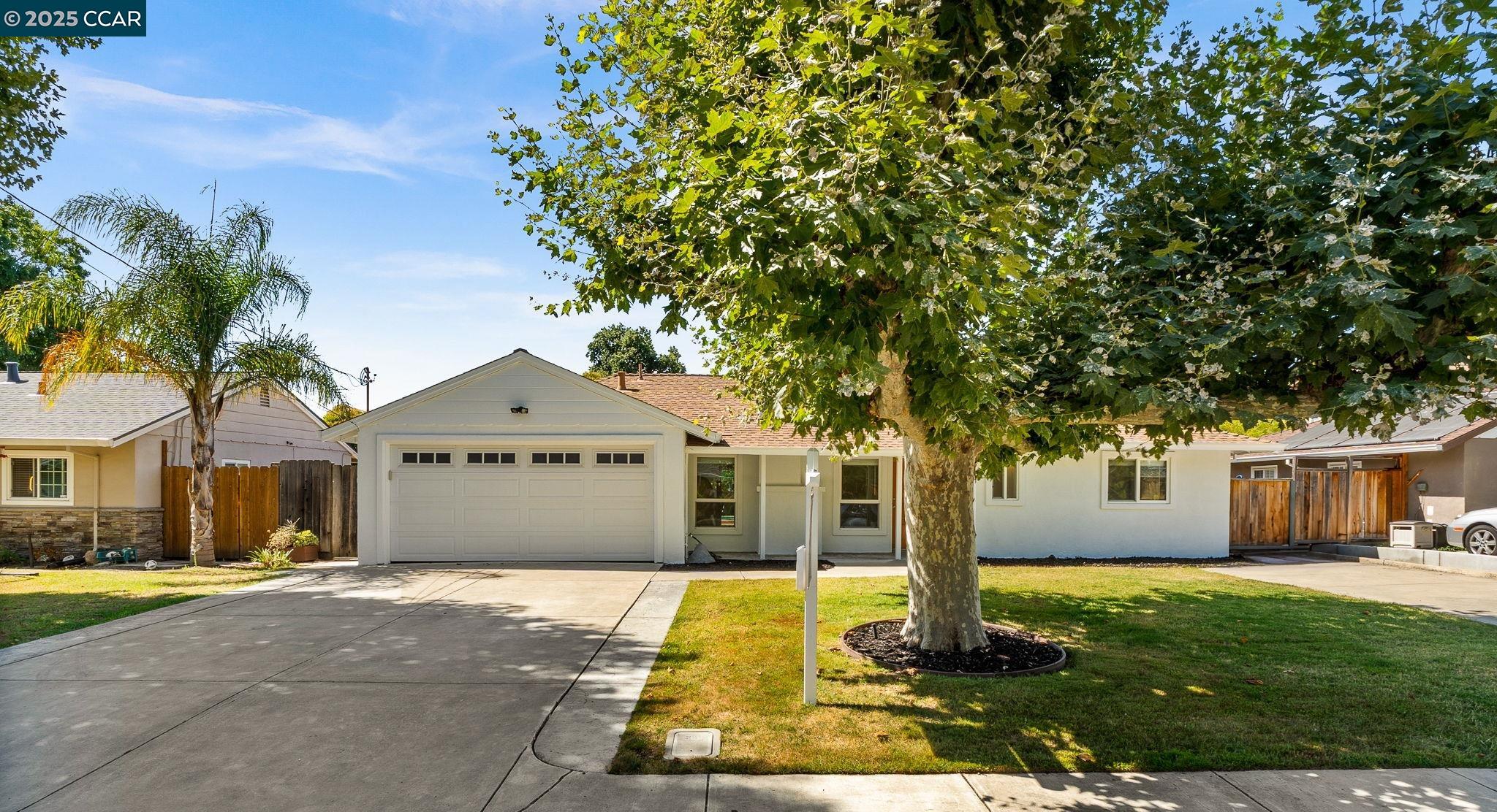 Detail Gallery Image 2 of 36 For 277 Gloria Dr, Pleasant Hill,  CA 94523 - 3 Beds | 2 Baths