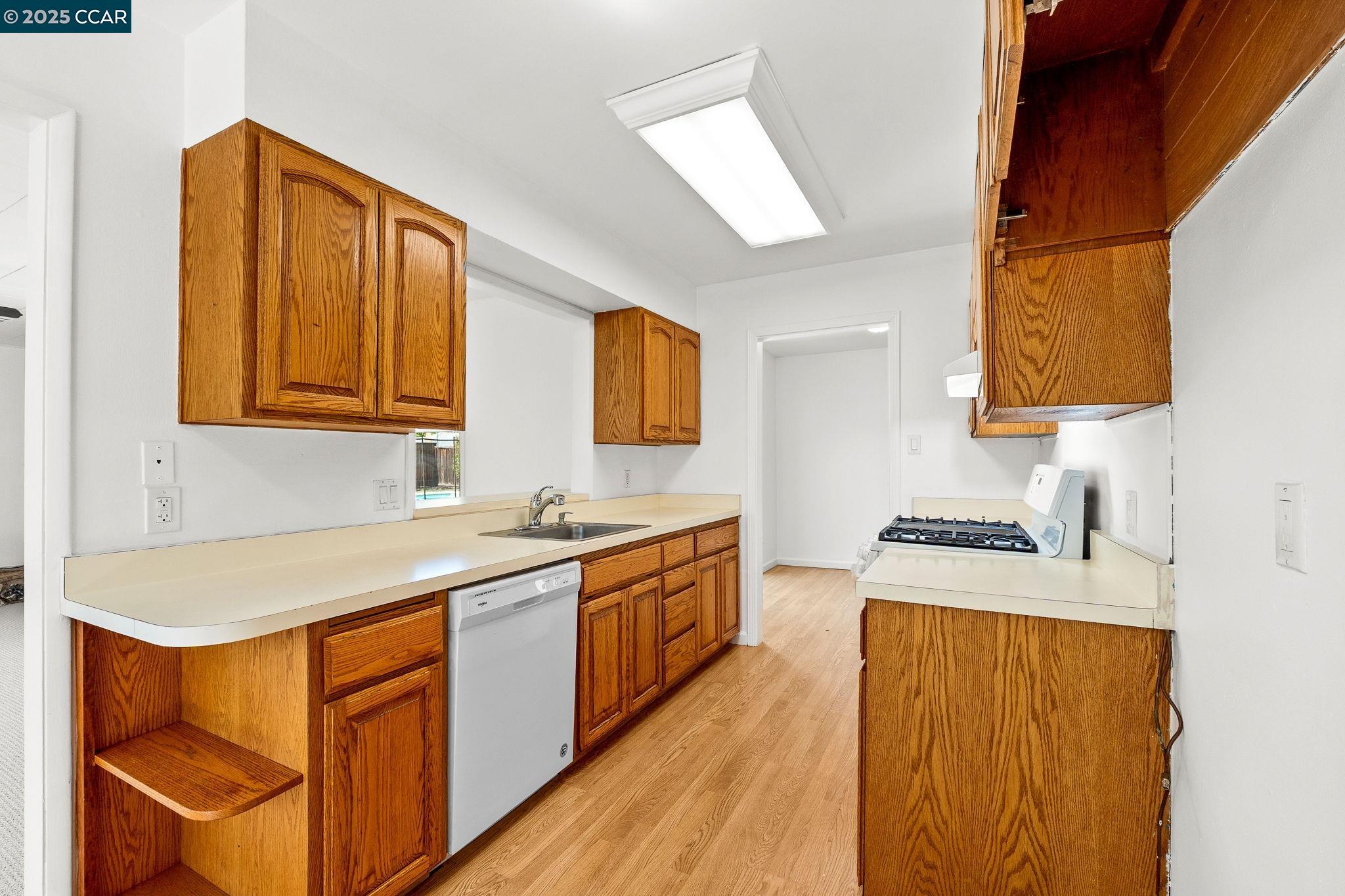 Detail Gallery Image 13 of 36 For 277 Gloria Dr, Pleasant Hill,  CA 94523 - 3 Beds | 2 Baths