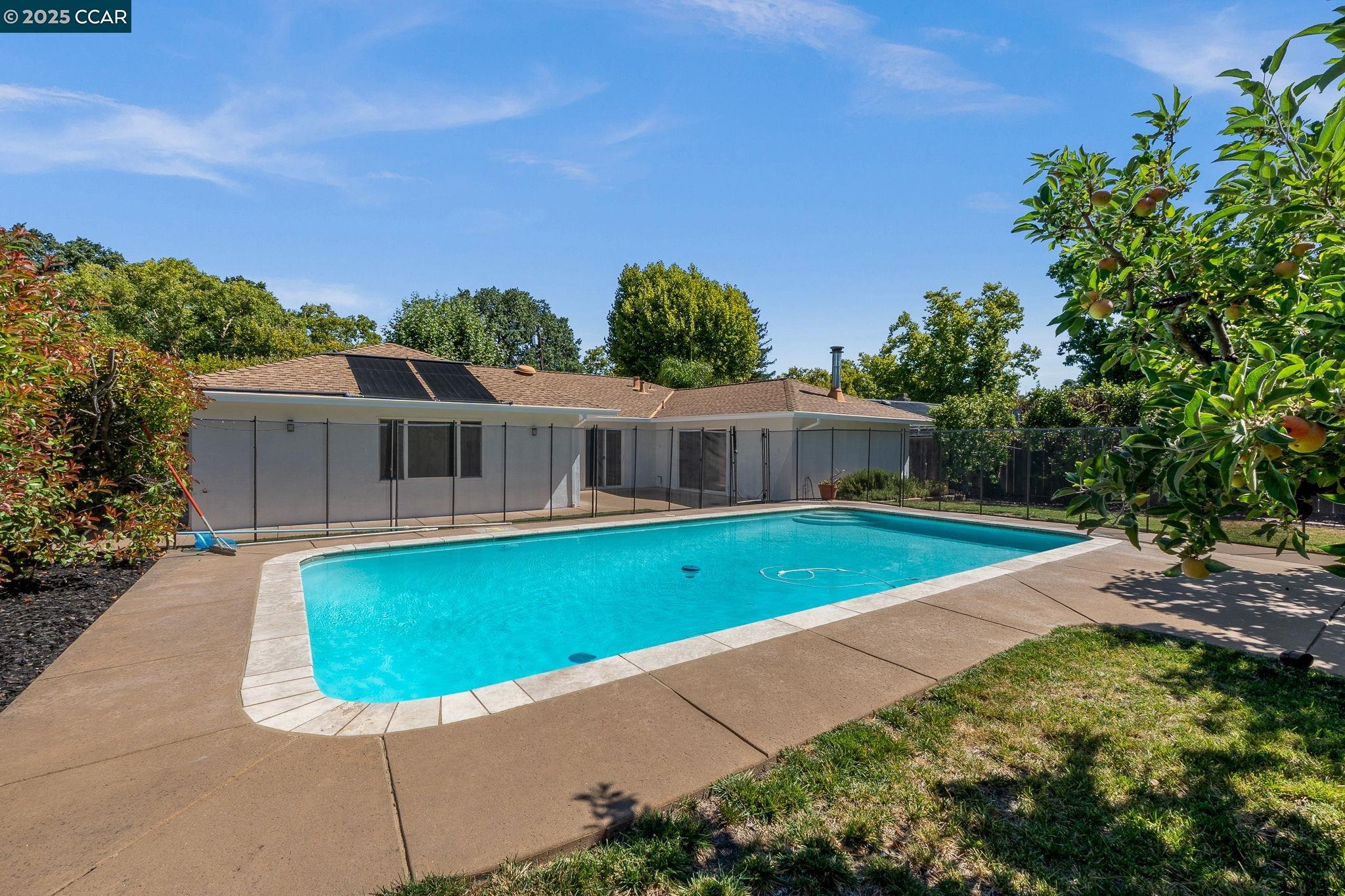 Detail Gallery Image 34 of 36 For 277 Gloria Dr, Pleasant Hill,  CA 94523 - 3 Beds | 2 Baths