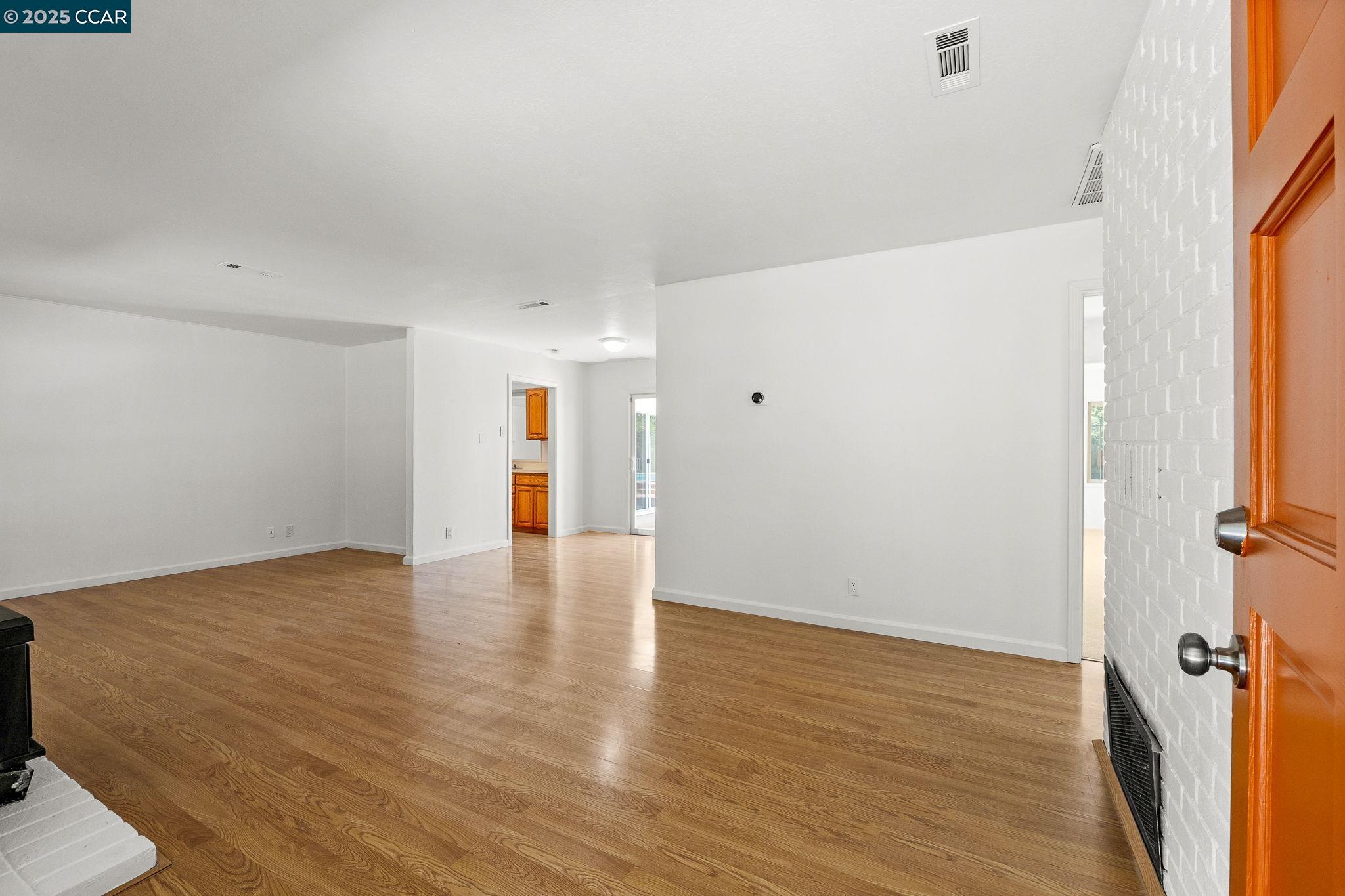 Detail Gallery Image 5 of 36 For 277 Gloria Dr, Pleasant Hill,  CA 94523 - 3 Beds | 2 Baths