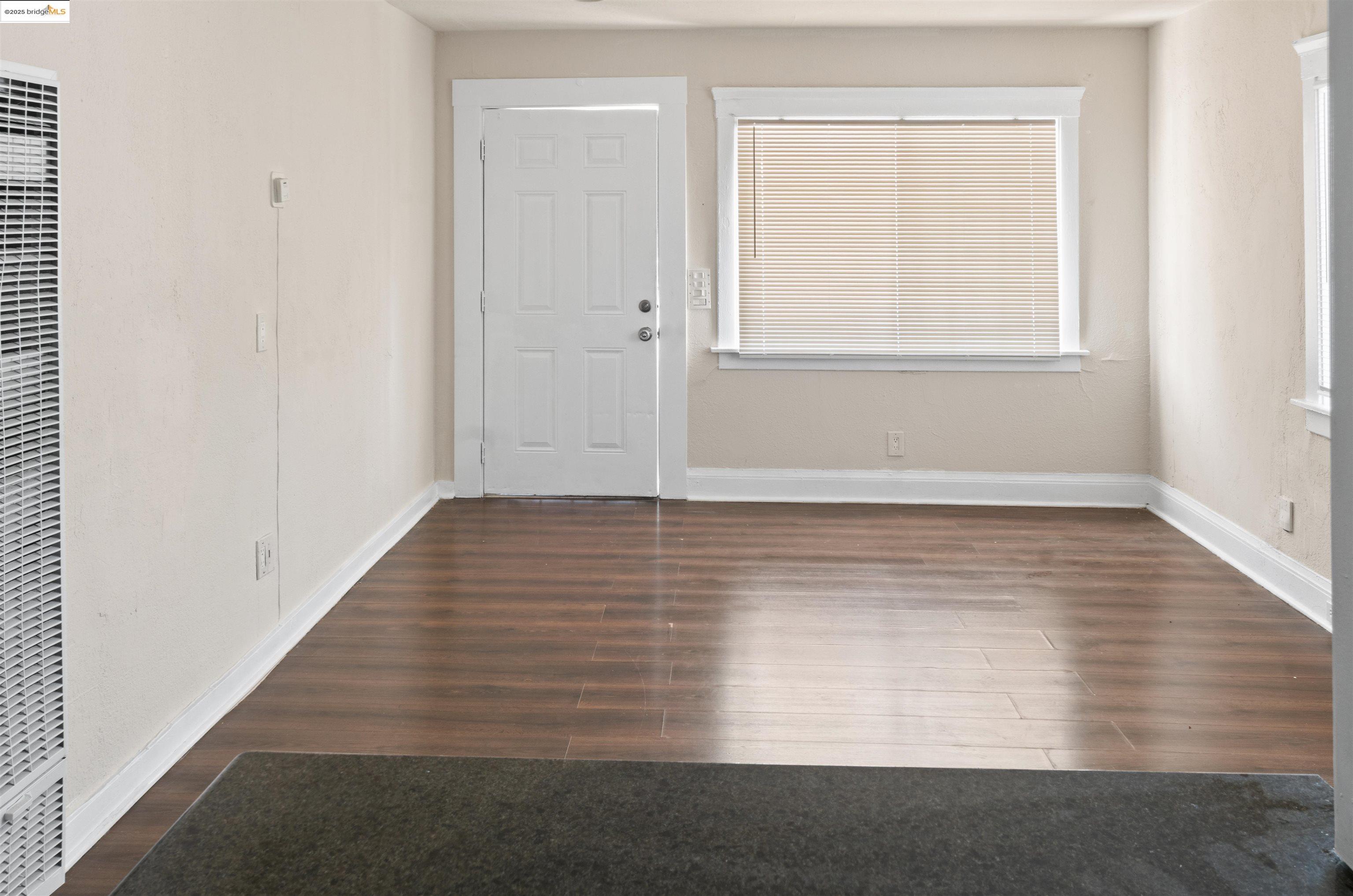 Detail Gallery Image 2 of 8 For 1285 77th Ave, Oakland,  CA 94621 - 4 Beds | 2 Baths