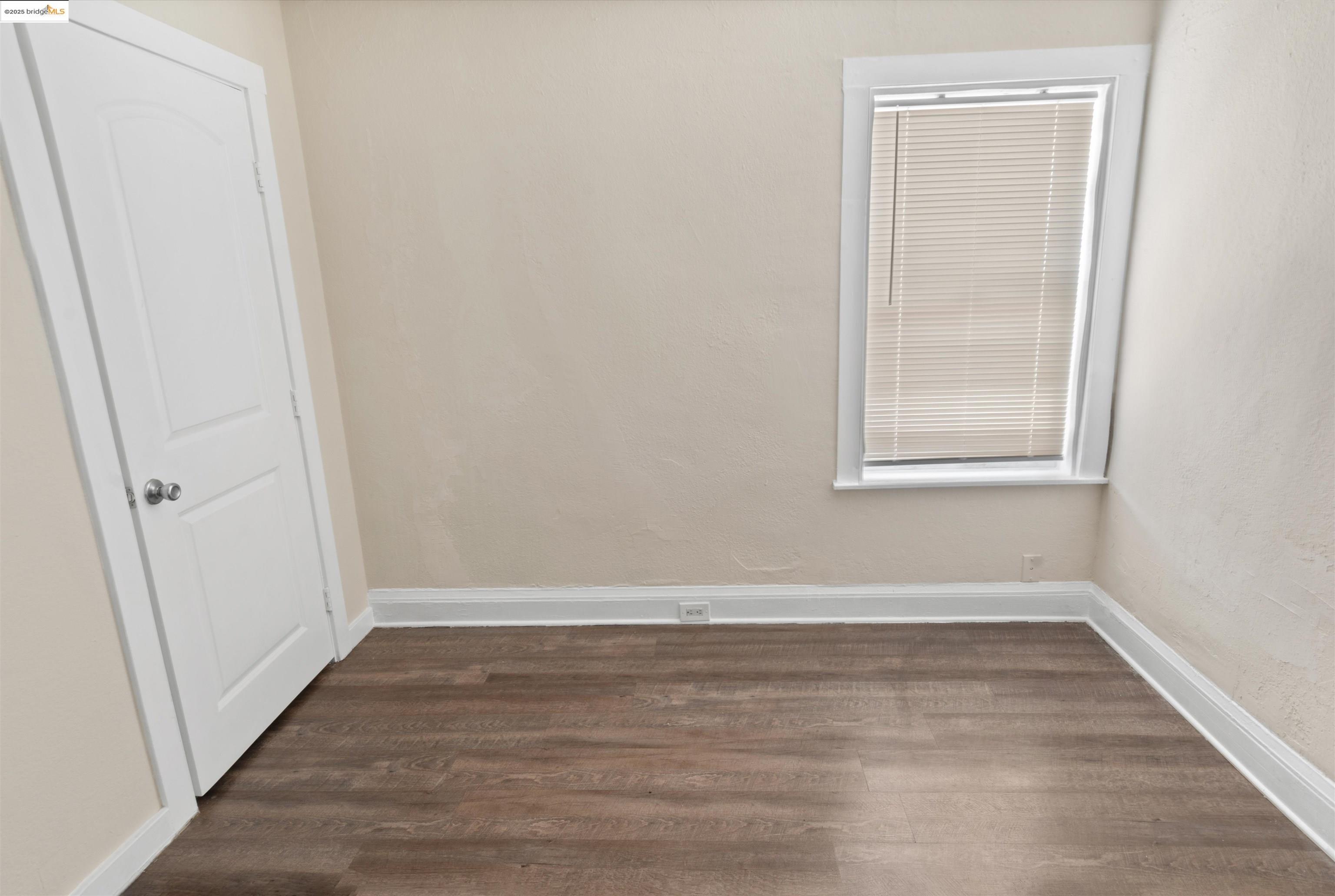 Detail Gallery Image 5 of 8 For 1285 77th Ave, Oakland,  CA 94621 - 4 Beds | 2 Baths