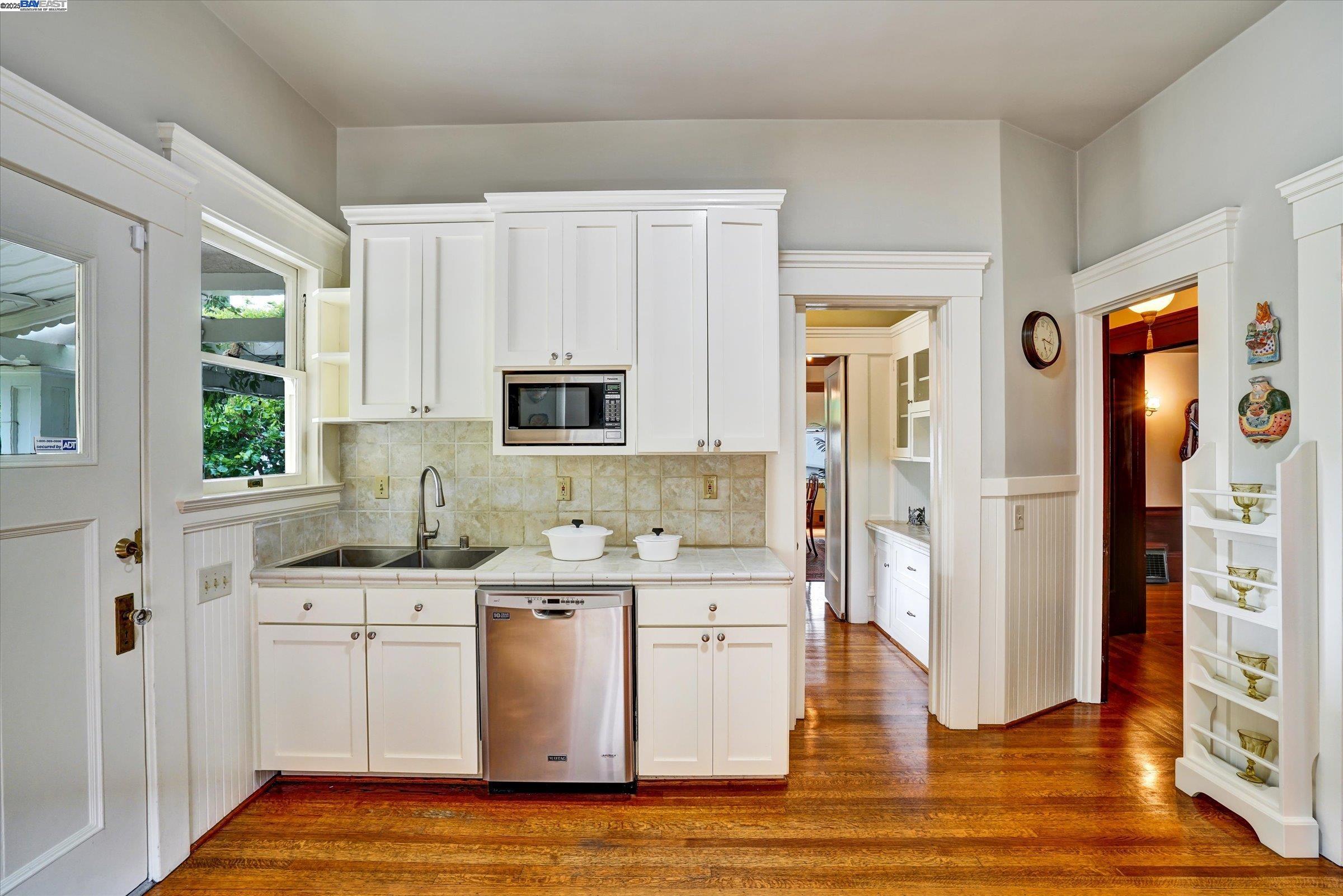 Detail Gallery Image 15 of 51 For 2056 Santa Clara Ave, Alameda,  CA 94501 - 5 Beds | 1/2 Baths