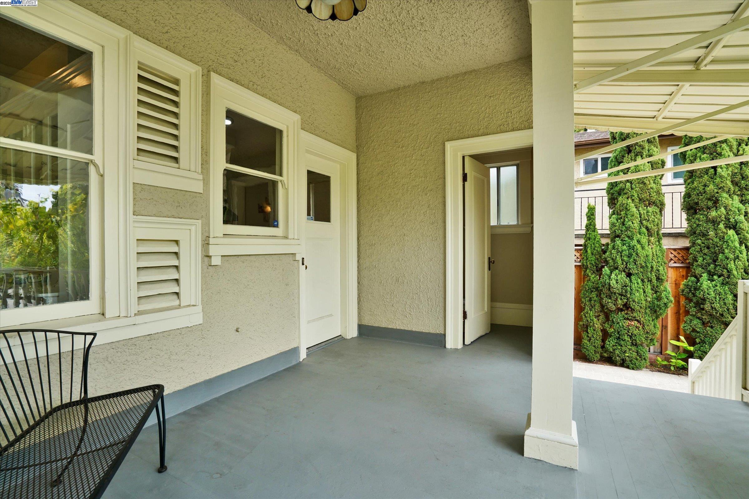 Detail Gallery Image 16 of 51 For 2056 Santa Clara Ave, Alameda,  CA 94501 - 5 Beds | 1/2 Baths
