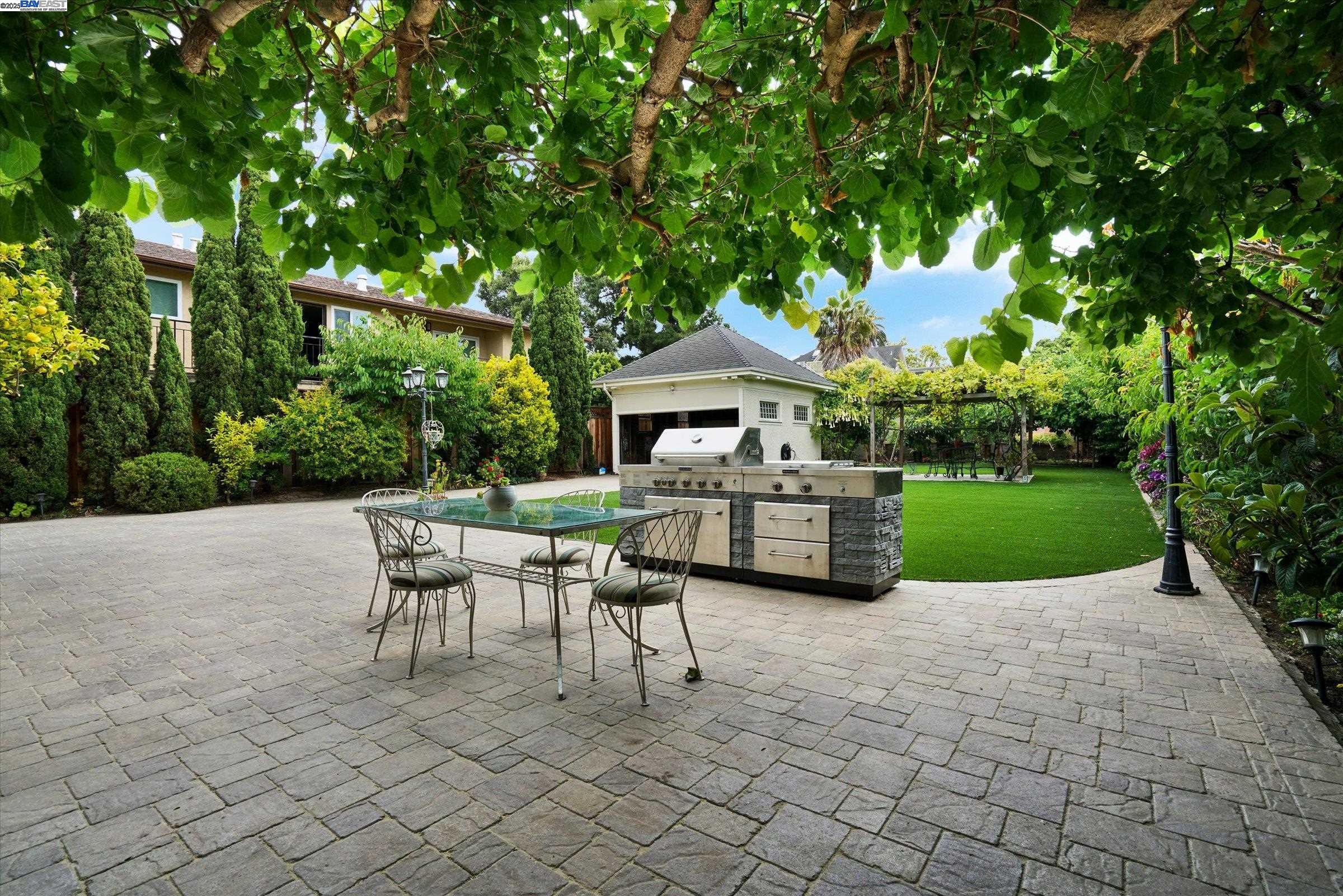 Detail Gallery Image 18 of 51 For 2056 Santa Clara Ave, Alameda,  CA 94501 - 5 Beds | 1/2 Baths