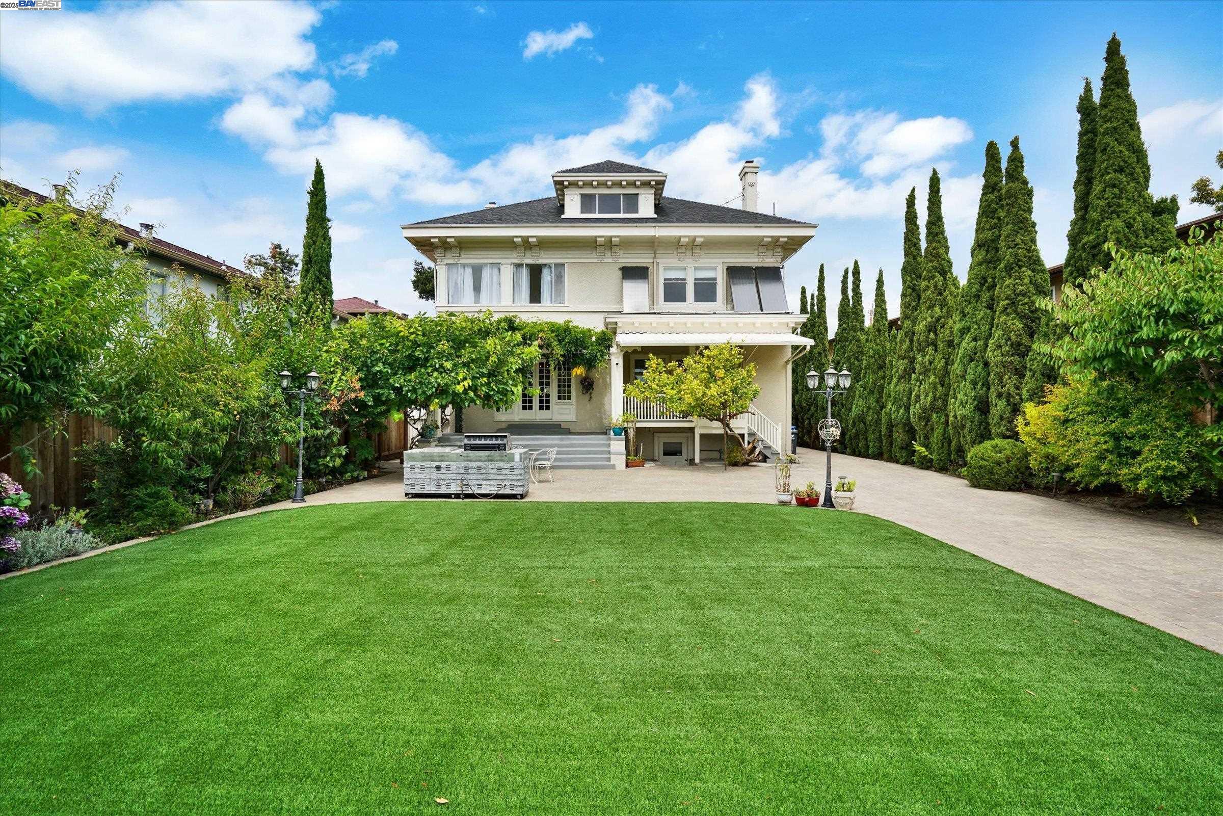 Detail Gallery Image 21 of 51 For 2056 Santa Clara Ave, Alameda,  CA 94501 - 5 Beds | 1/2 Baths