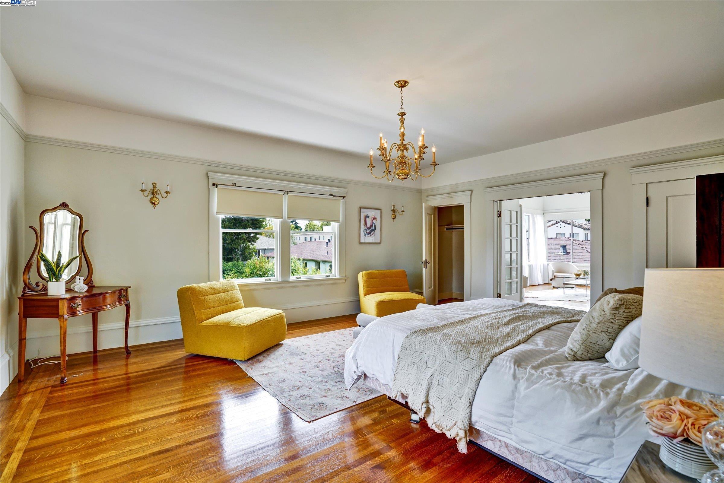 Detail Gallery Image 30 of 51 For 2056 Santa Clara Ave, Alameda,  CA 94501 - 5 Beds | 1/2 Baths