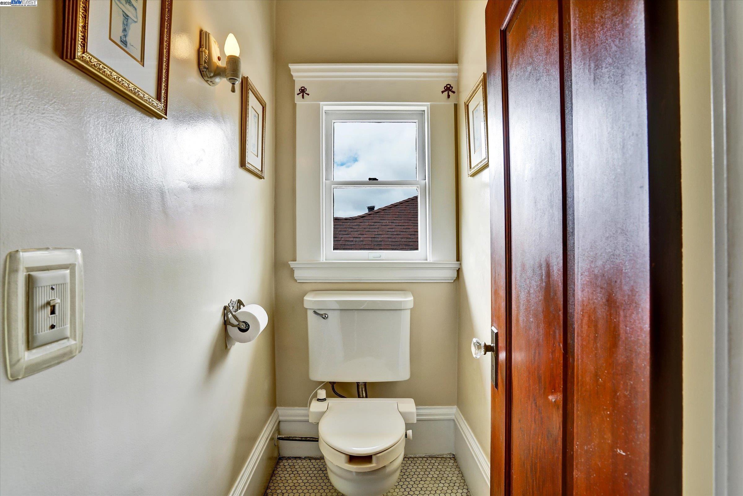 Detail Gallery Image 39 of 51 For 2056 Santa Clara Ave, Alameda,  CA 94501 - 5 Beds | 1/2 Baths
