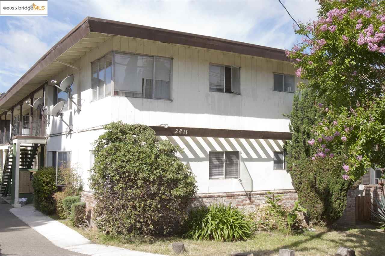 Detail Gallery Image 1 of 7 For 2811 Nicol Ave #8,  Oakland,  CA 94602 - 1 Beds | 1 Baths