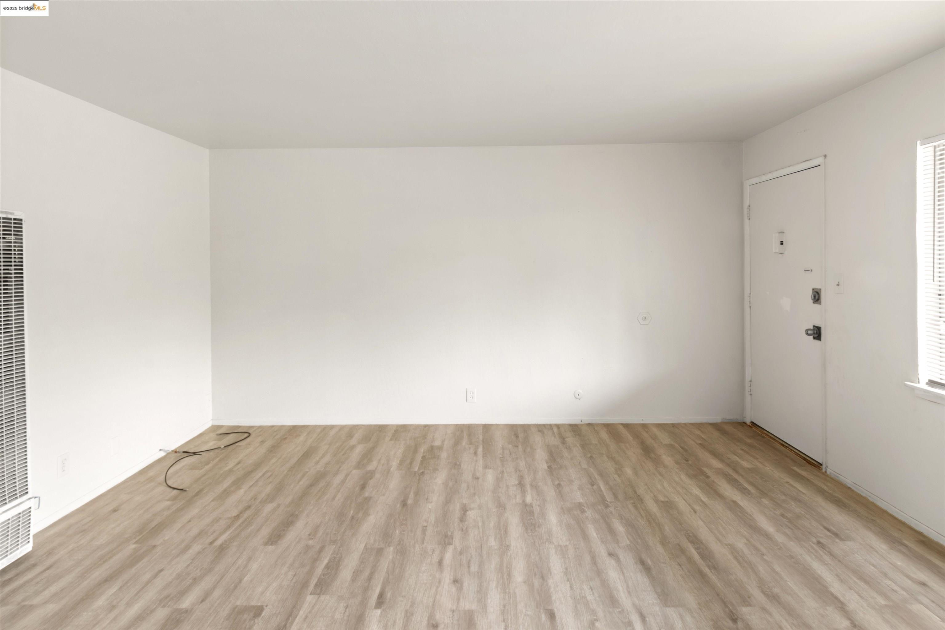 Detail Gallery Image 2 of 7 For 2811 Nicol Ave #8,  Oakland,  CA 94602 - 1 Beds | 1 Baths