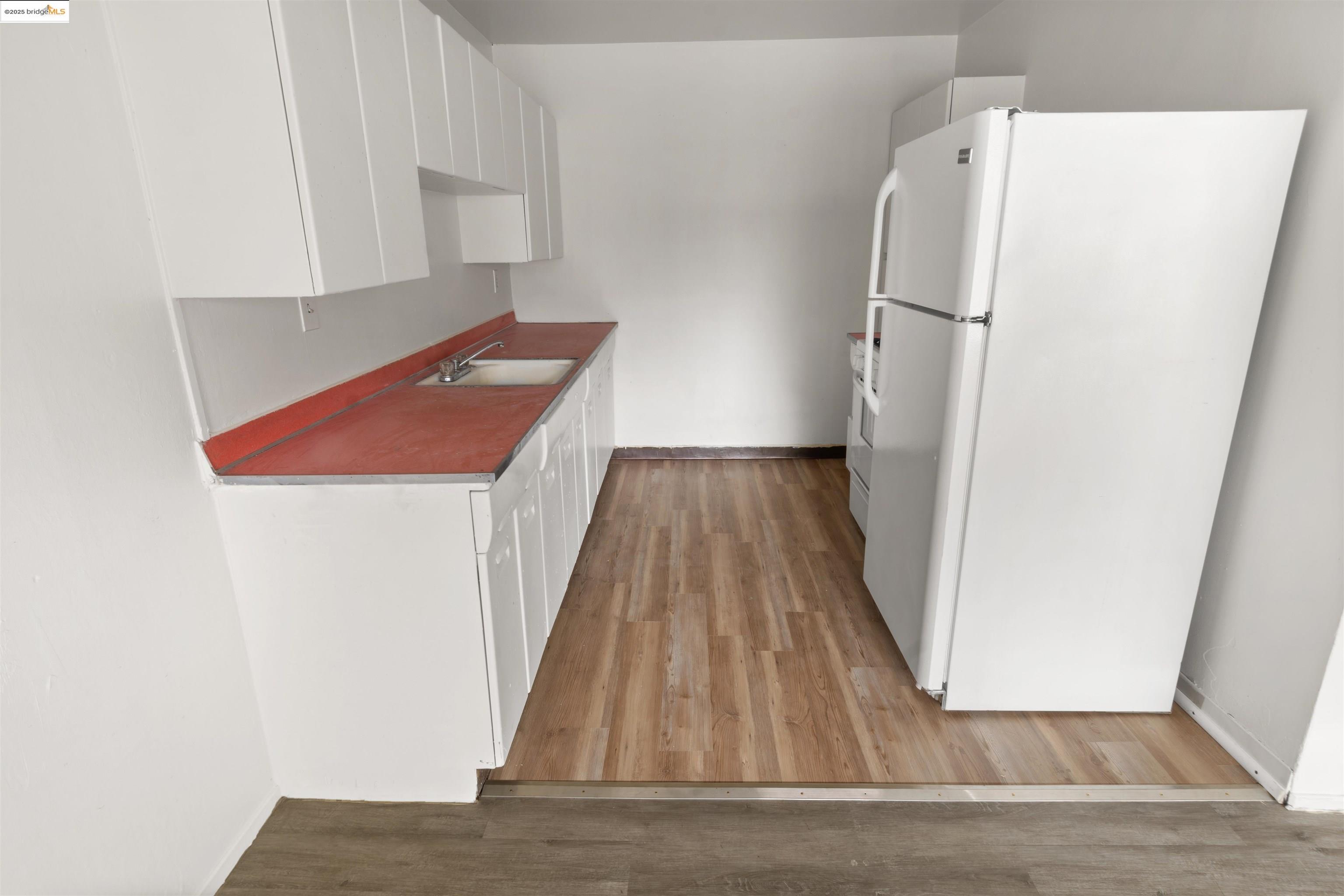 Detail Gallery Image 4 of 7 For 2811 Nicol Ave #8,  Oakland,  CA 94602 - 1 Beds | 1 Baths