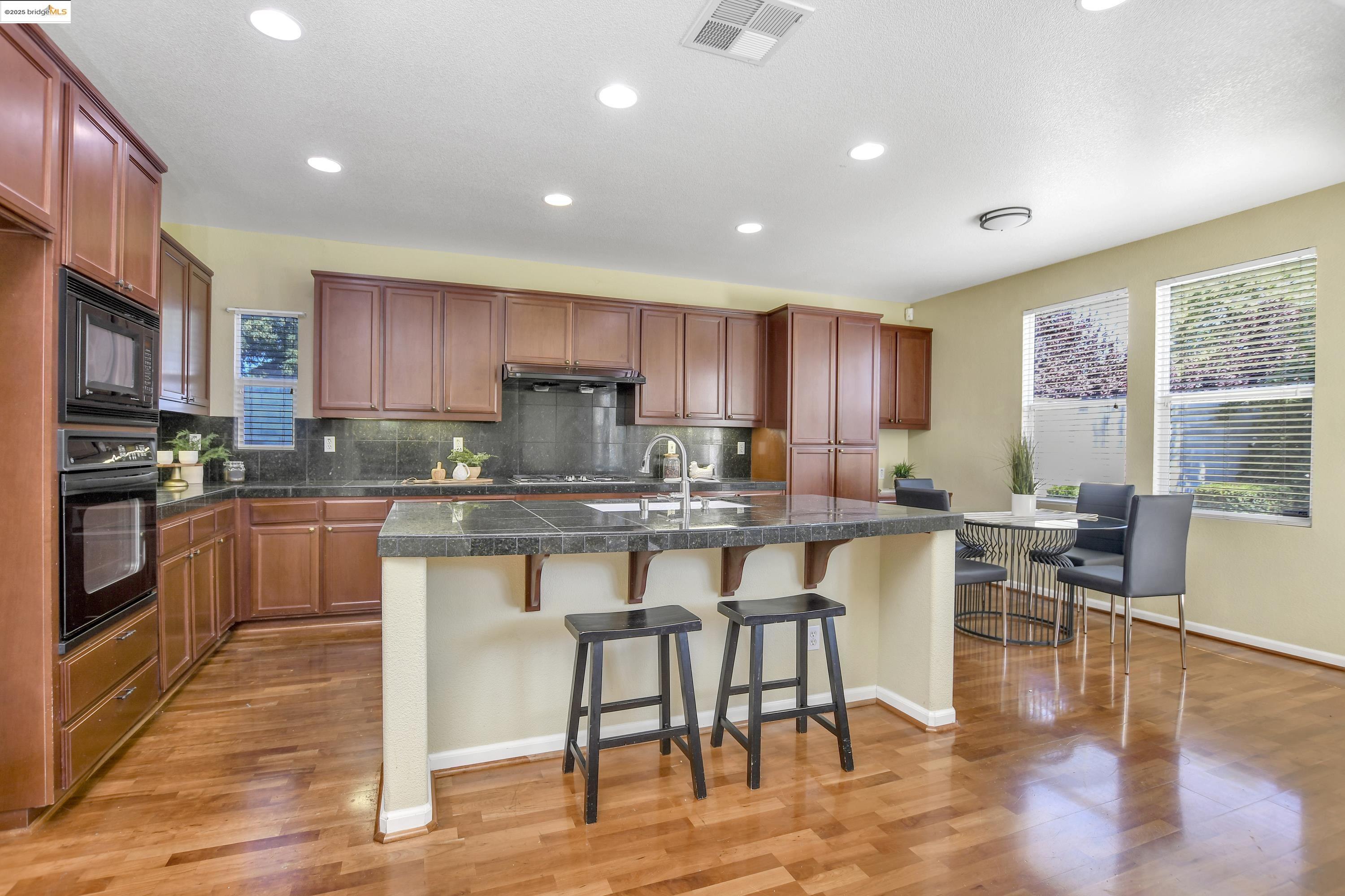 Detail Gallery Image 10 of 45 For 2657 Greystone Dr, Tracy,  CA 95377 - 5 Beds | 3/1 Baths