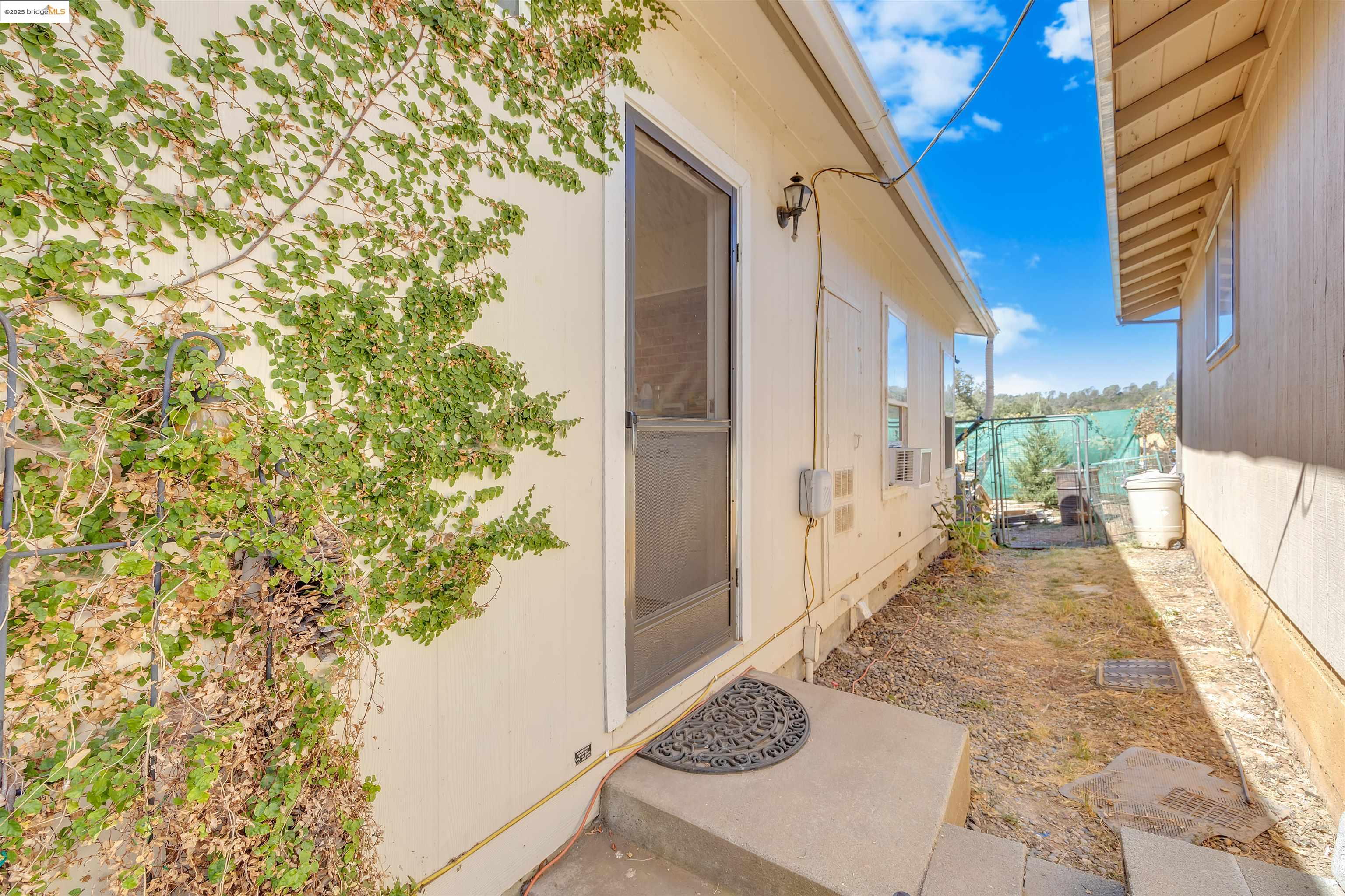 Detail Gallery Image 10 of 59 For 18410 Oak St, Tuolumne,  CA 95379-9608 - 3 Beds | 2 Baths
