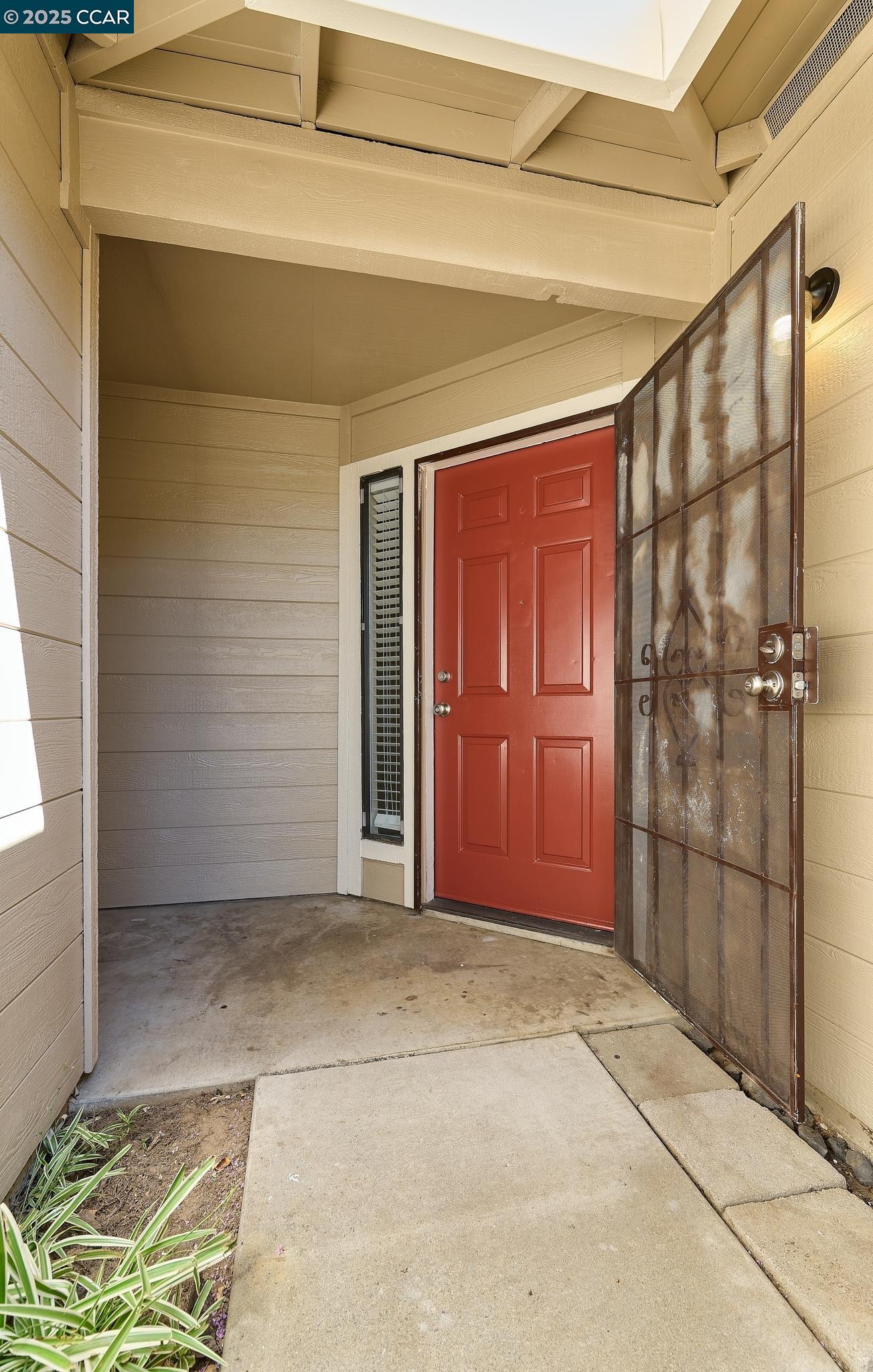 Detail Gallery Image 2 of 21 For 715 E Century Pl, Lodi,  CA 95240 - 3 Beds | 2 Baths