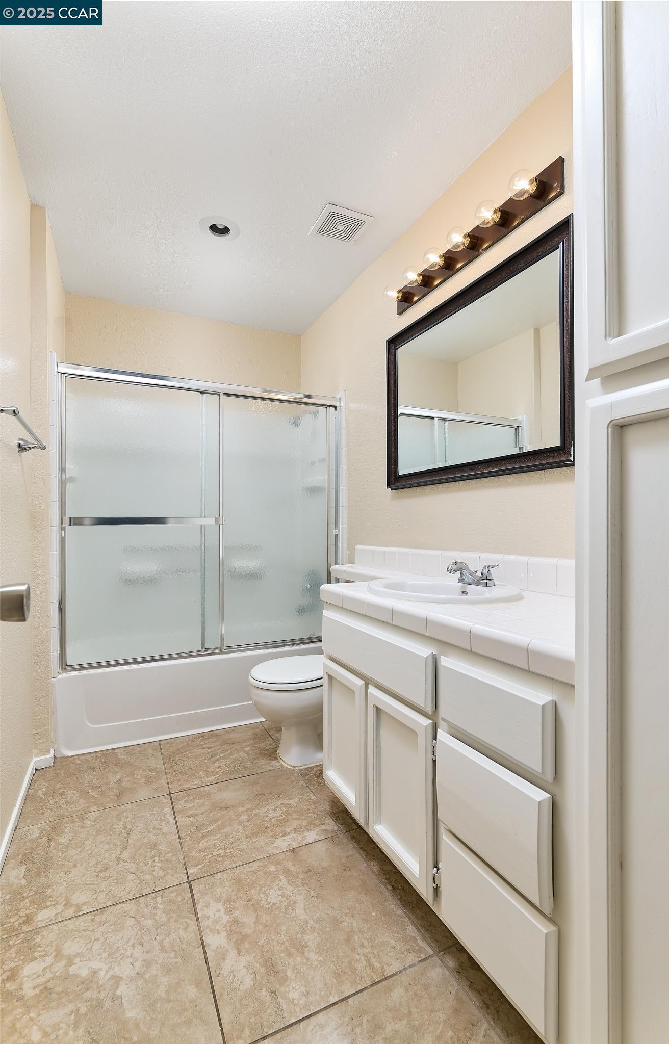 Detail Gallery Image 12 of 21 For 715 E Century Pl, Lodi,  CA 95240 - 3 Beds | 2 Baths