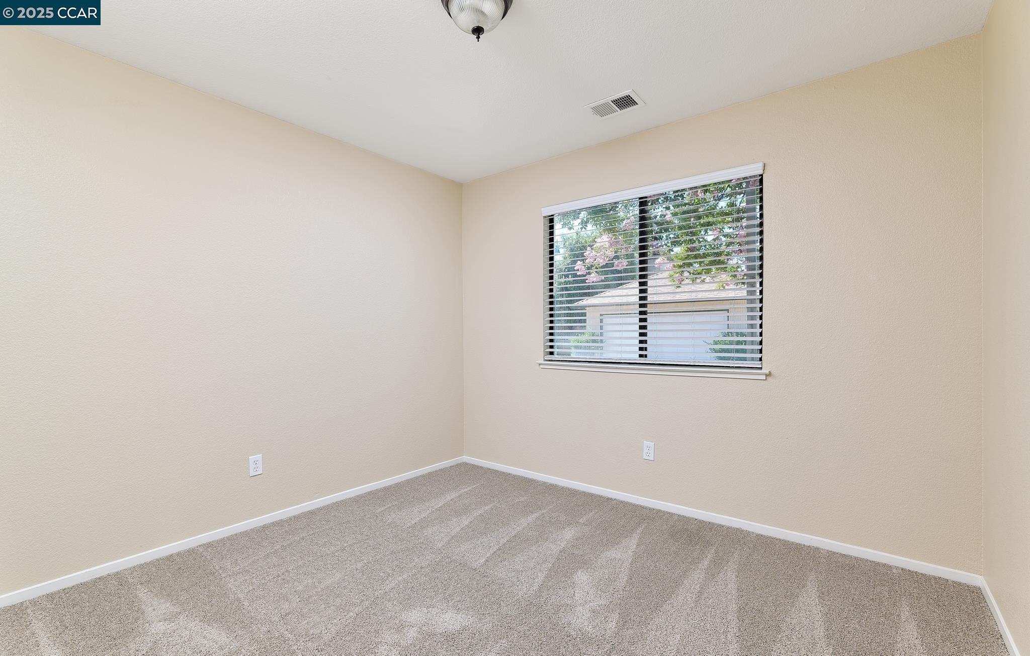 Detail Gallery Image 13 of 21 For 715 E Century Pl, Lodi,  CA 95240 - 3 Beds | 2 Baths
