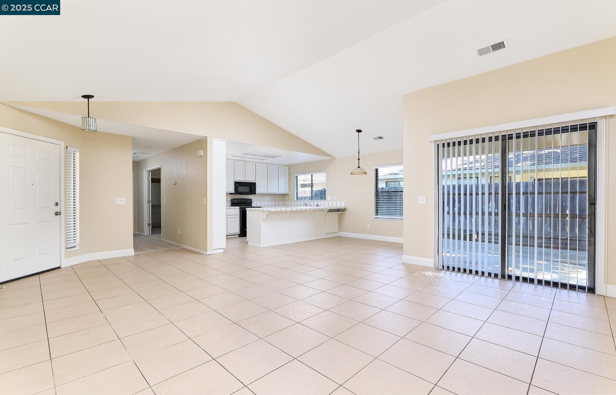 Detail Gallery Image 7 of 21 For 715 E Century Pl, Lodi,  CA 95240 - 3 Beds | 2 Baths