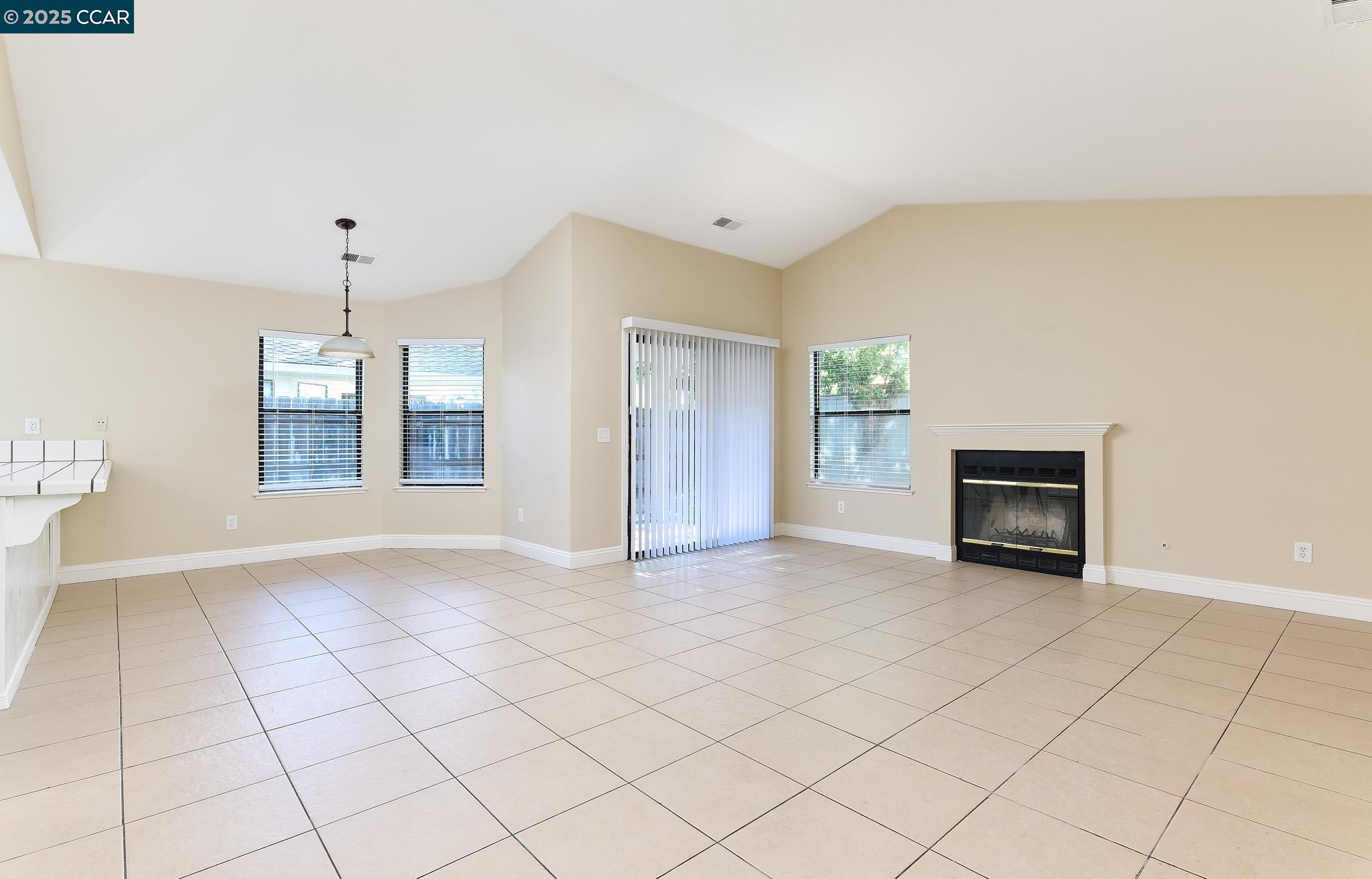 Detail Gallery Image 8 of 21 For 715 E Century Pl, Lodi,  CA 95240 - 3 Beds | 2 Baths