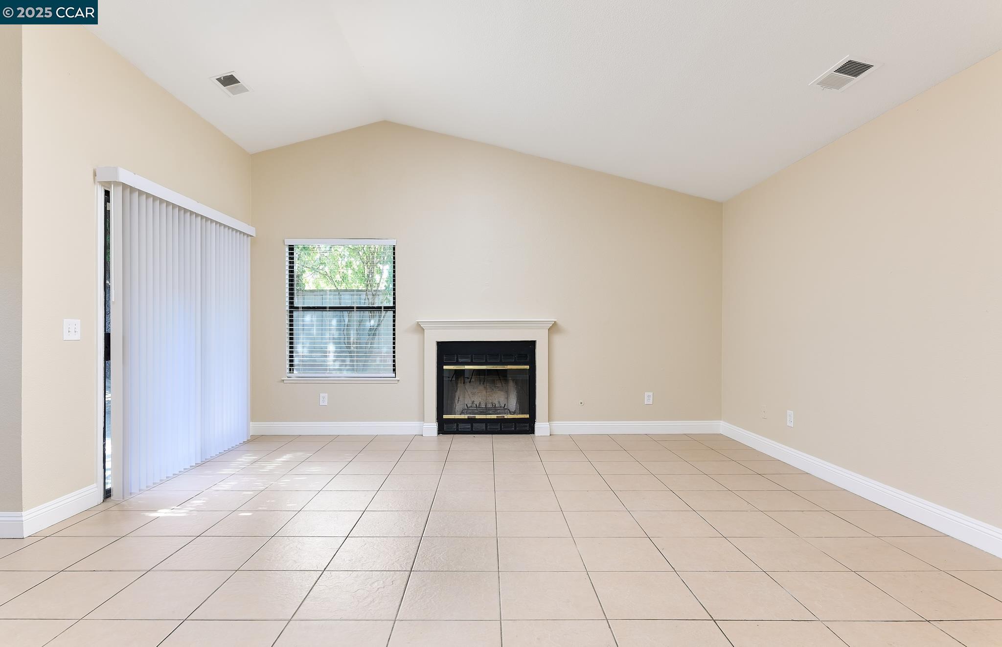 Detail Gallery Image 9 of 21 For 715 E Century Pl, Lodi,  CA 95240 - 3 Beds | 2 Baths