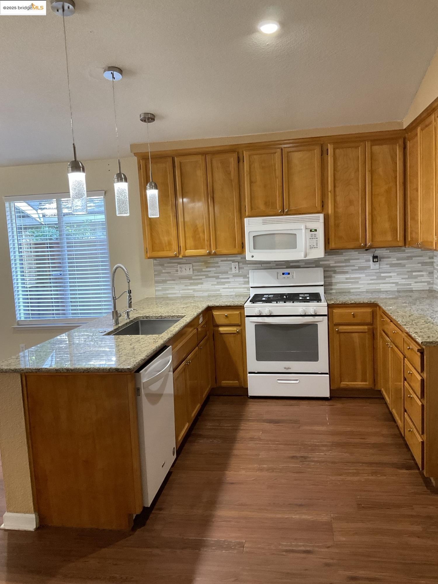 Detail Gallery Image 2 of 12 For 5196 Tehachapi Court, Antioch,  CA 94531-8823 - 3 Beds | 2 Baths