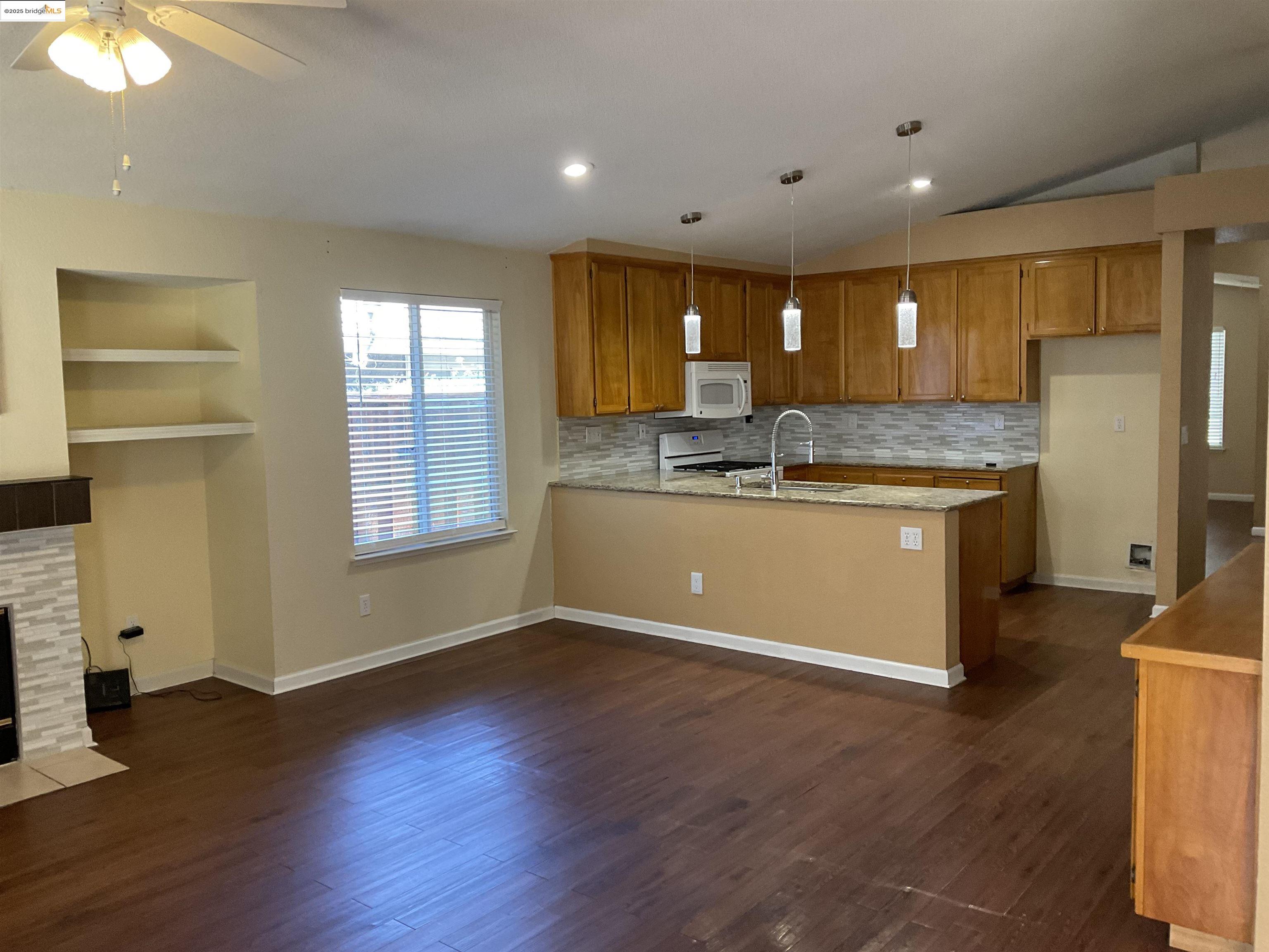 Detail Gallery Image 3 of 12 For 5196 Tehachapi Court, Antioch,  CA 94531-8823 - 3 Beds | 2 Baths