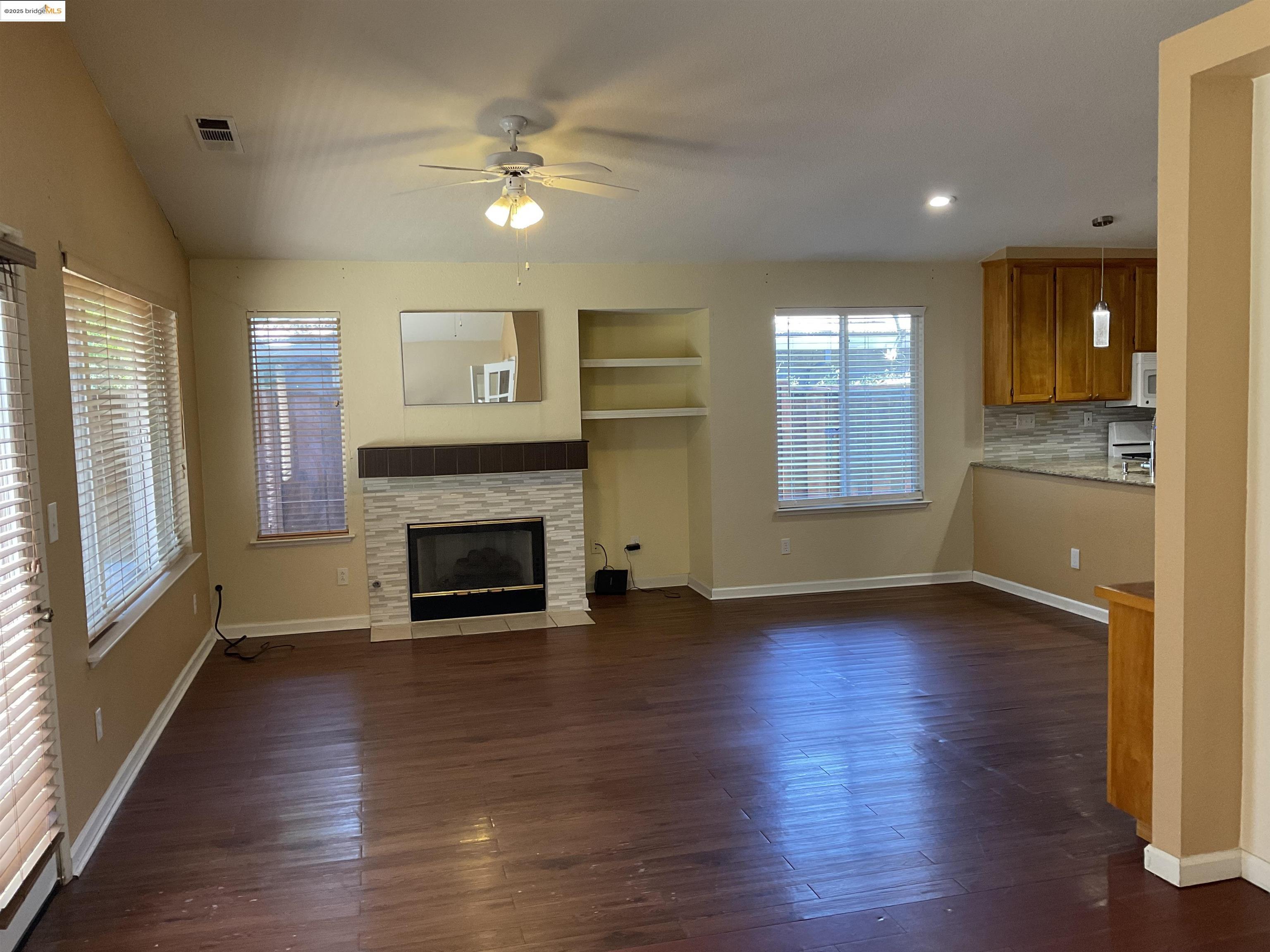 Detail Gallery Image 5 of 12 For 5196 Tehachapi Court, Antioch,  CA 94531-8823 - 3 Beds | 2 Baths