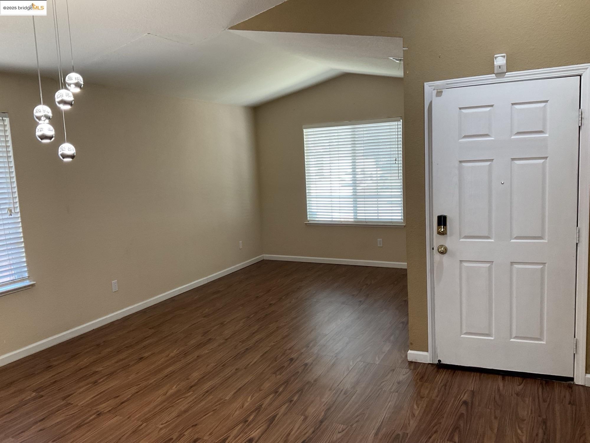 Detail Gallery Image 6 of 12 For 5196 Tehachapi Court, Antioch,  CA 94531-8823 - 3 Beds | 2 Baths
