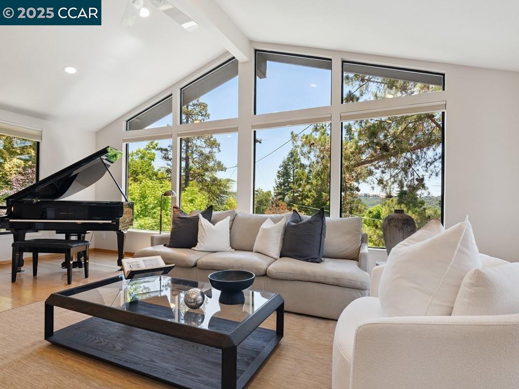 1138 Orchard Rd, Lafayette, California 94549, 3 Bedrooms Bedrooms, 7 Rooms Rooms,3 BathroomsBathrooms,Residential,For Sale,1138 Orchard Rd,41105611