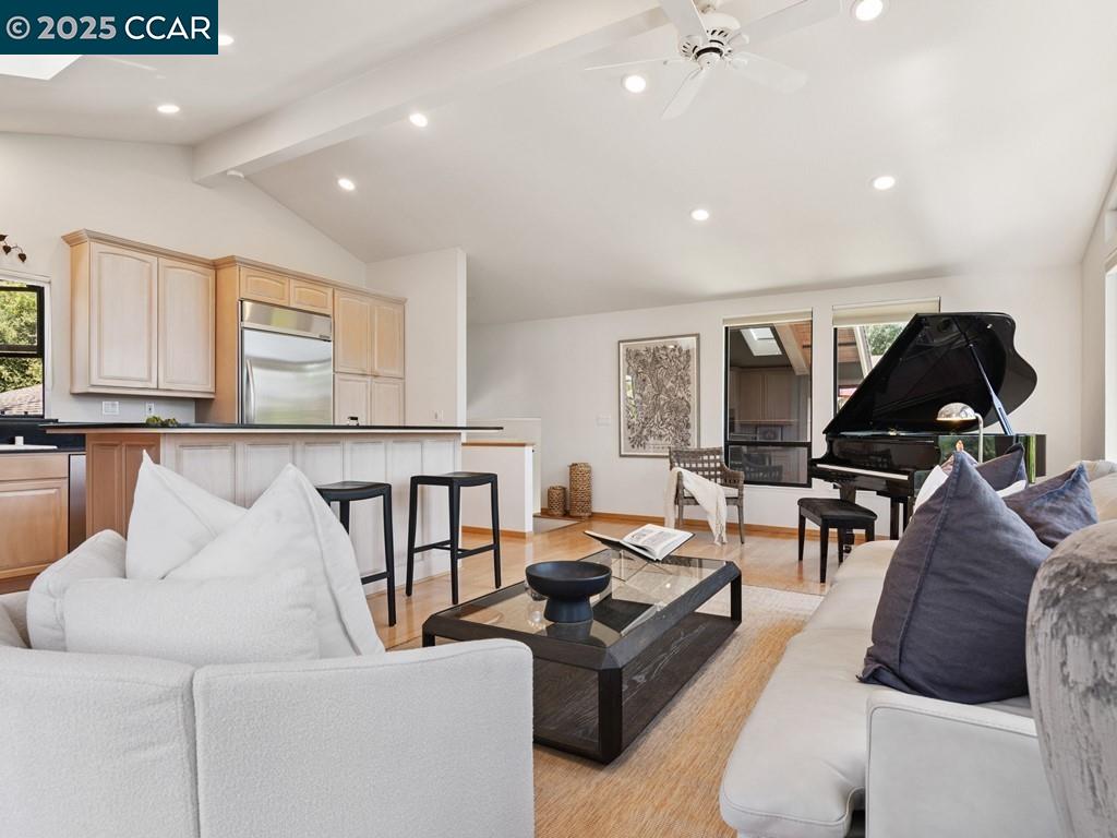 1138 Orchard Rd, Lafayette, California 94549, 3 Bedrooms Bedrooms, 7 Rooms Rooms,3 BathroomsBathrooms,Residential,For Sale,1138 Orchard Rd,41105611