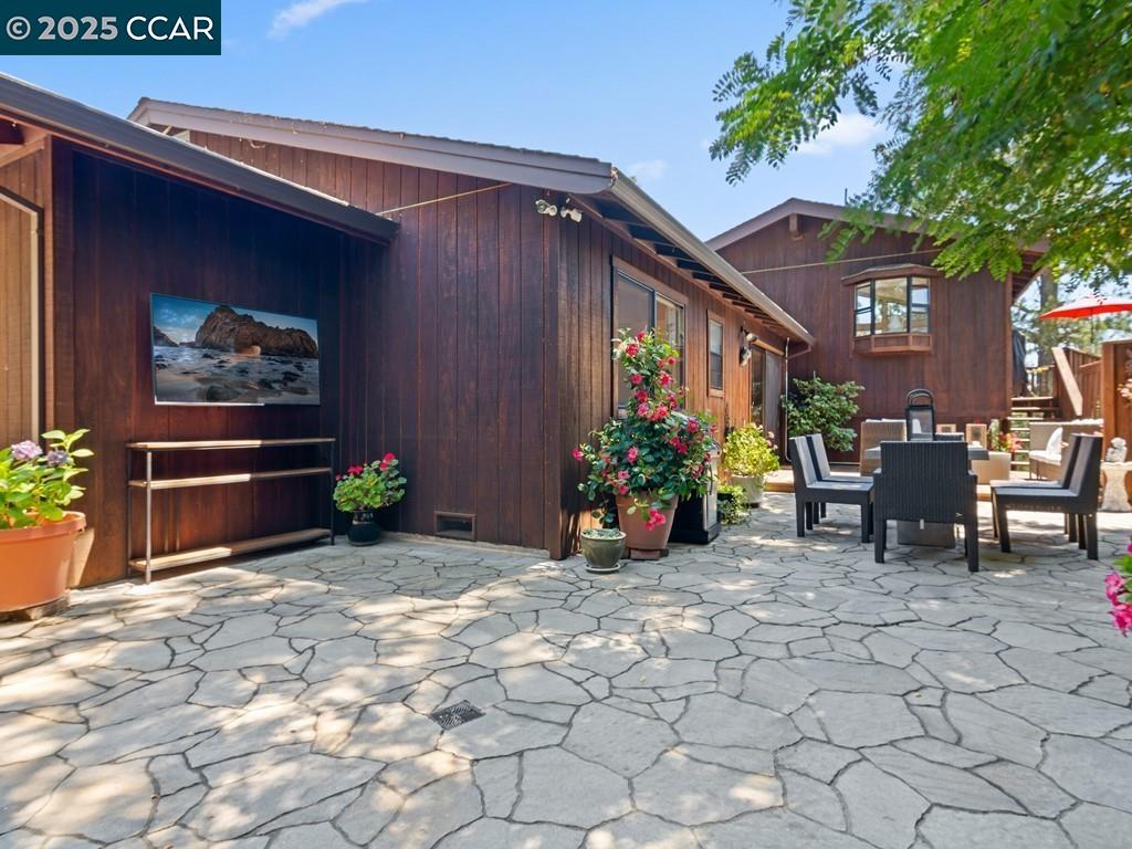 1138 Orchard Rd, Lafayette, California 94549, 3 Bedrooms Bedrooms, 7 Rooms Rooms,3 BathroomsBathrooms,Residential,For Sale,1138 Orchard Rd,41105611