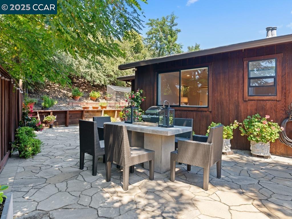 1138 Orchard Rd, Lafayette, California 94549, 3 Bedrooms Bedrooms, 7 Rooms Rooms,3 BathroomsBathrooms,Residential,For Sale,1138 Orchard Rd,41105611