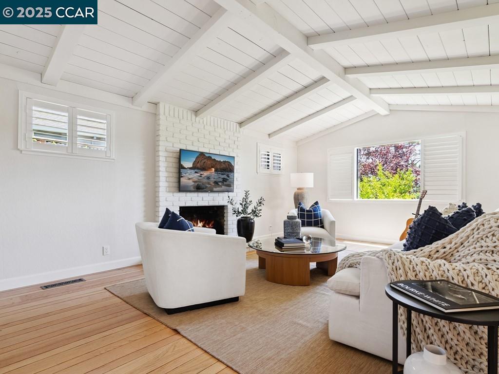 1138 Orchard Rd, Lafayette, California 94549, 3 Bedrooms Bedrooms, 7 Rooms Rooms,3 BathroomsBathrooms,Residential,For Sale,1138 Orchard Rd,41105611