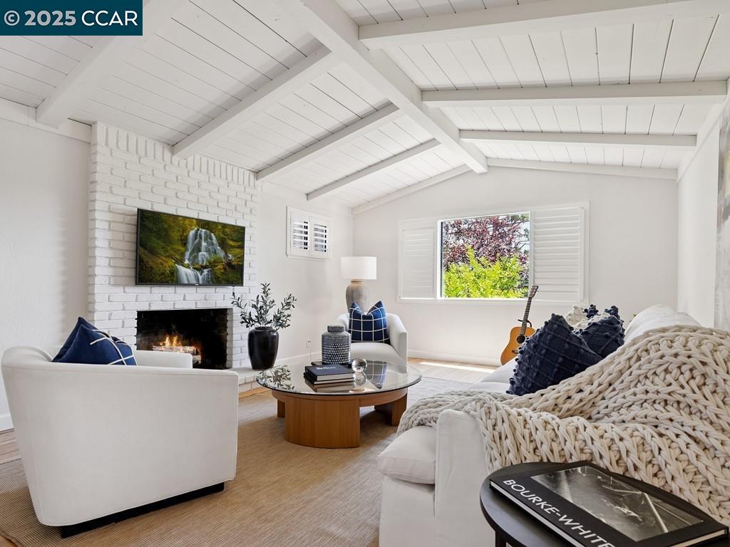 1138 Orchard Rd, Lafayette, California 94549, 3 Bedrooms Bedrooms, 7 Rooms Rooms,3 BathroomsBathrooms,Residential,For Sale,1138 Orchard Rd,41105611