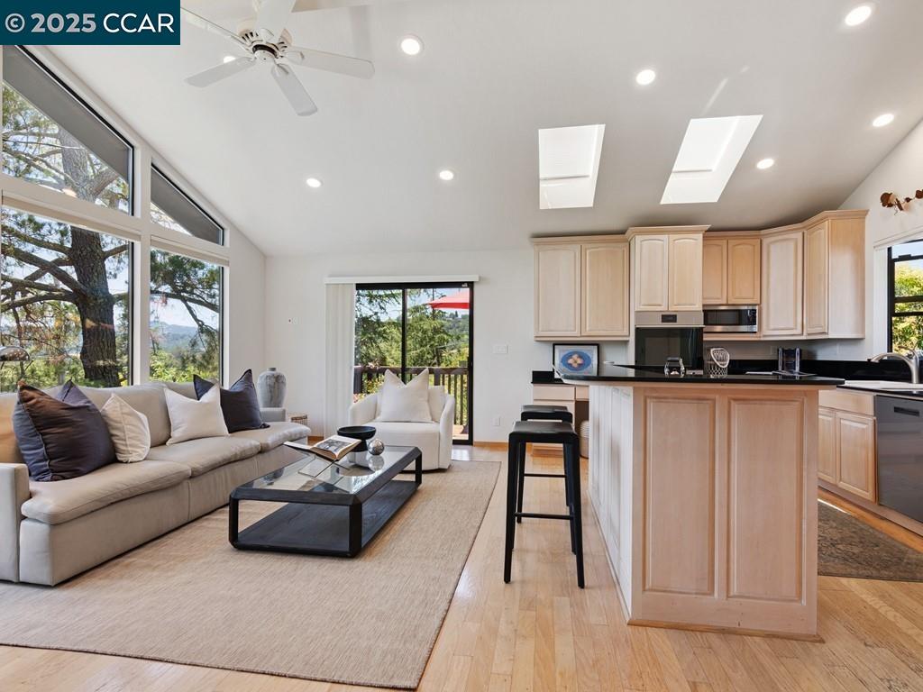 1138 Orchard Rd, Lafayette, California 94549, 3 Bedrooms Bedrooms, 7 Rooms Rooms,3 BathroomsBathrooms,Residential,For Sale,1138 Orchard Rd,41105611