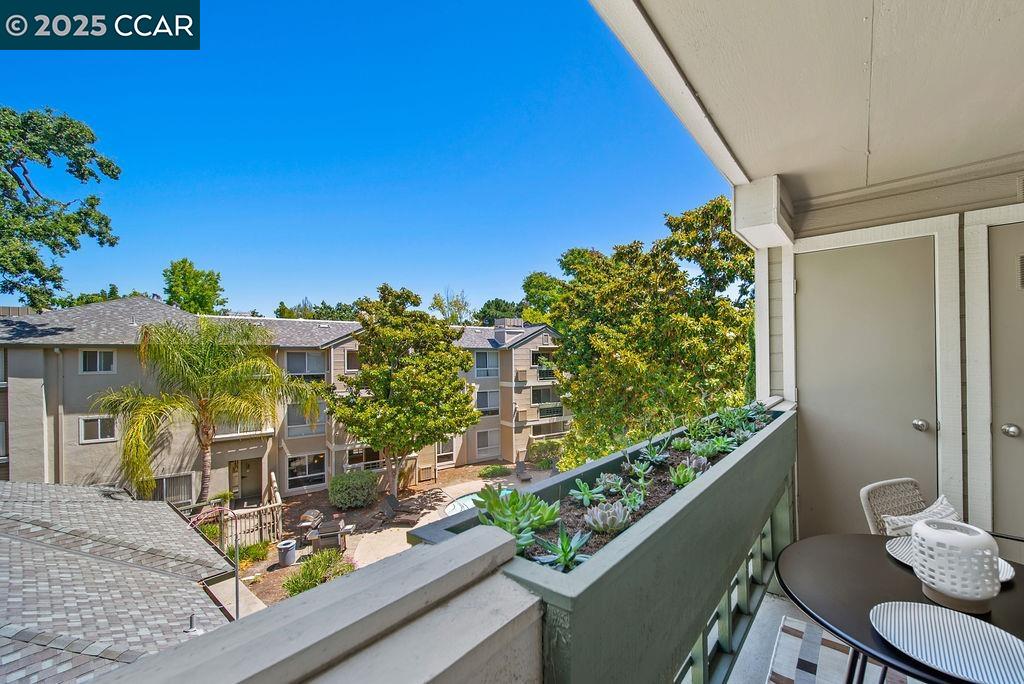 Detail Gallery Image 22 of 28 For 2530 Oak Rd #303,  Walnut Creek,  CA 94597 - 2 Beds | 2 Baths