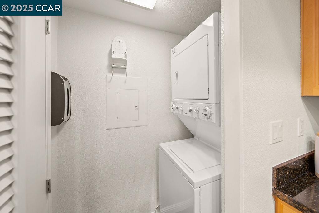Detail Gallery Image 6 of 28 For 2530 Oak Rd #303,  Walnut Creek,  CA 94597 - 2 Beds | 2 Baths
