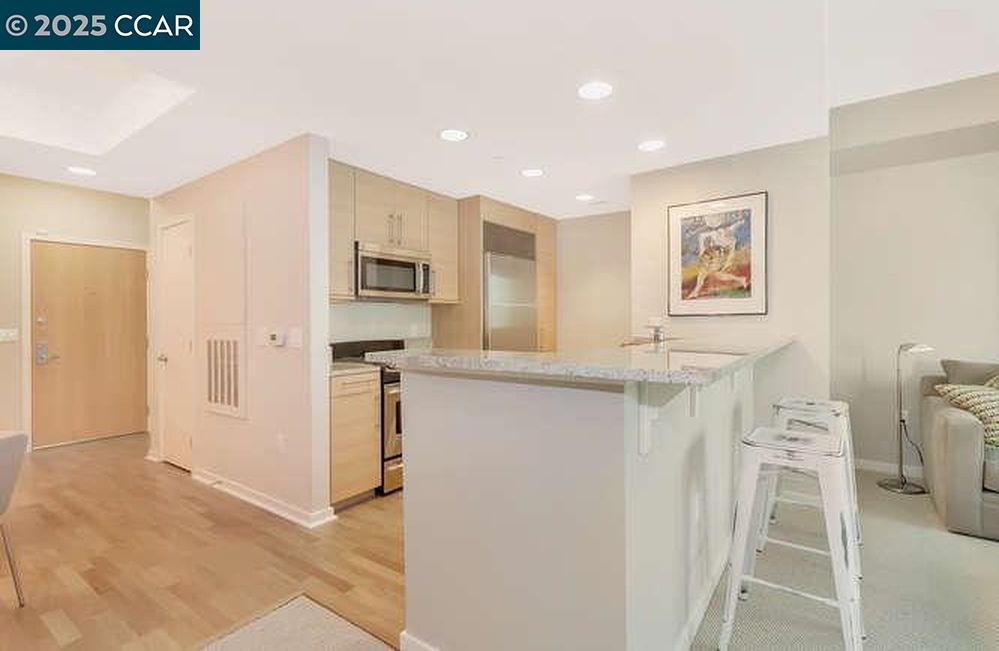 Detail Gallery Image 3 of 11 For 1655 N California Blvd #259,  Walnut Creek,  CA 94596 - 1 Beds | 1/1 Baths