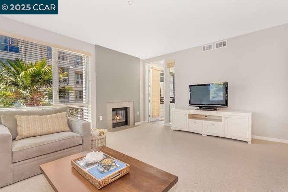 Detail Gallery Image 4 of 11 For 1655 N California Blvd #259,  Walnut Creek,  CA 94596 - 1 Beds | 1/1 Baths