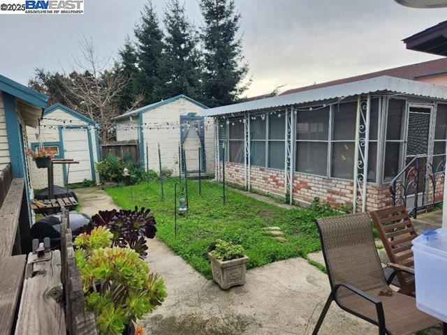 Detail Gallery Image 3 of 3 For 181 E Lewelling Blvd, San Lorenzo,  CA 94580 - 2 Beds | 1 Baths