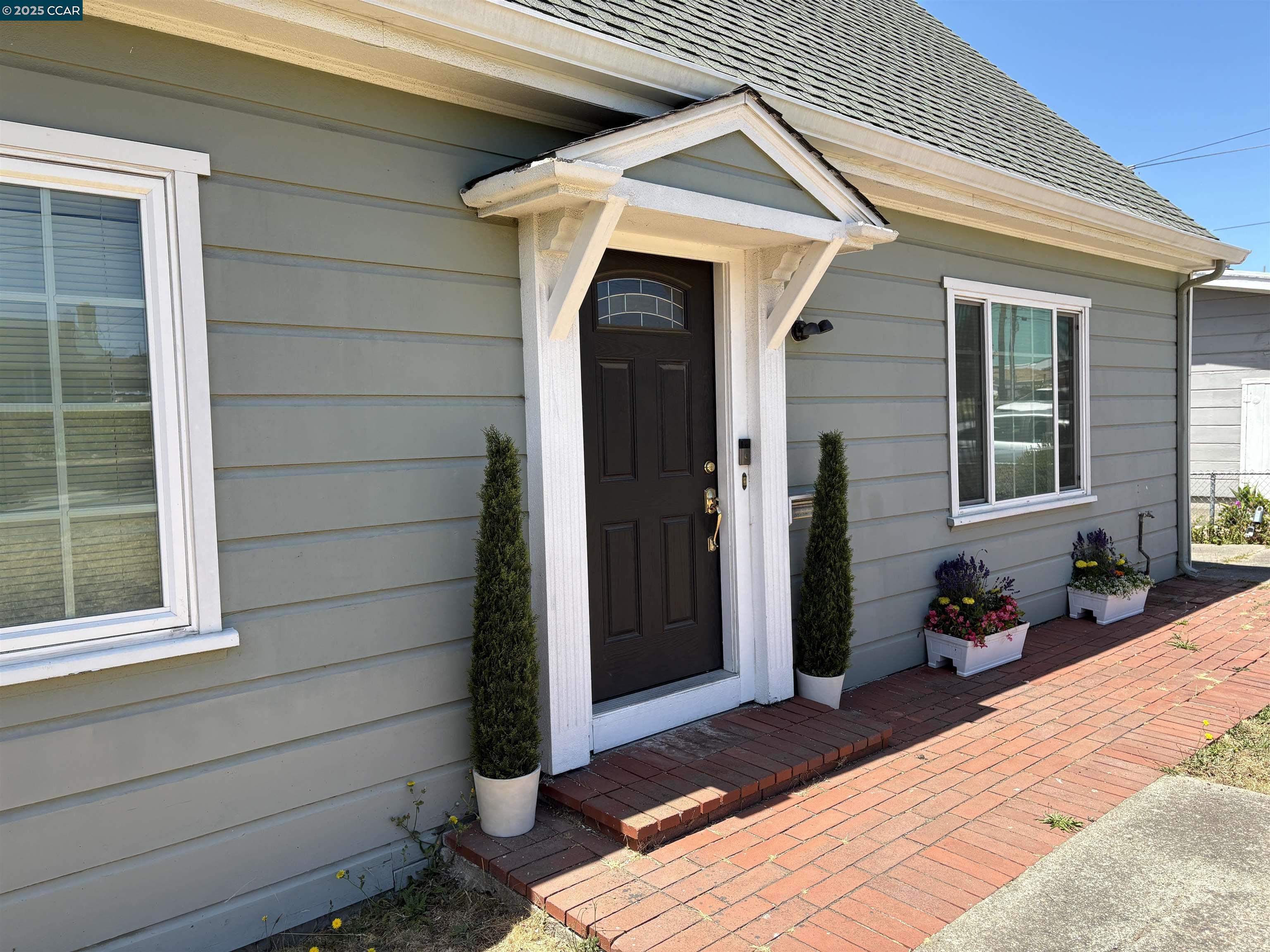 Detail Gallery Image 2 of 27 For 611 Amador St, Richmond,  CA 94805 - 5 Beds | 2 Baths