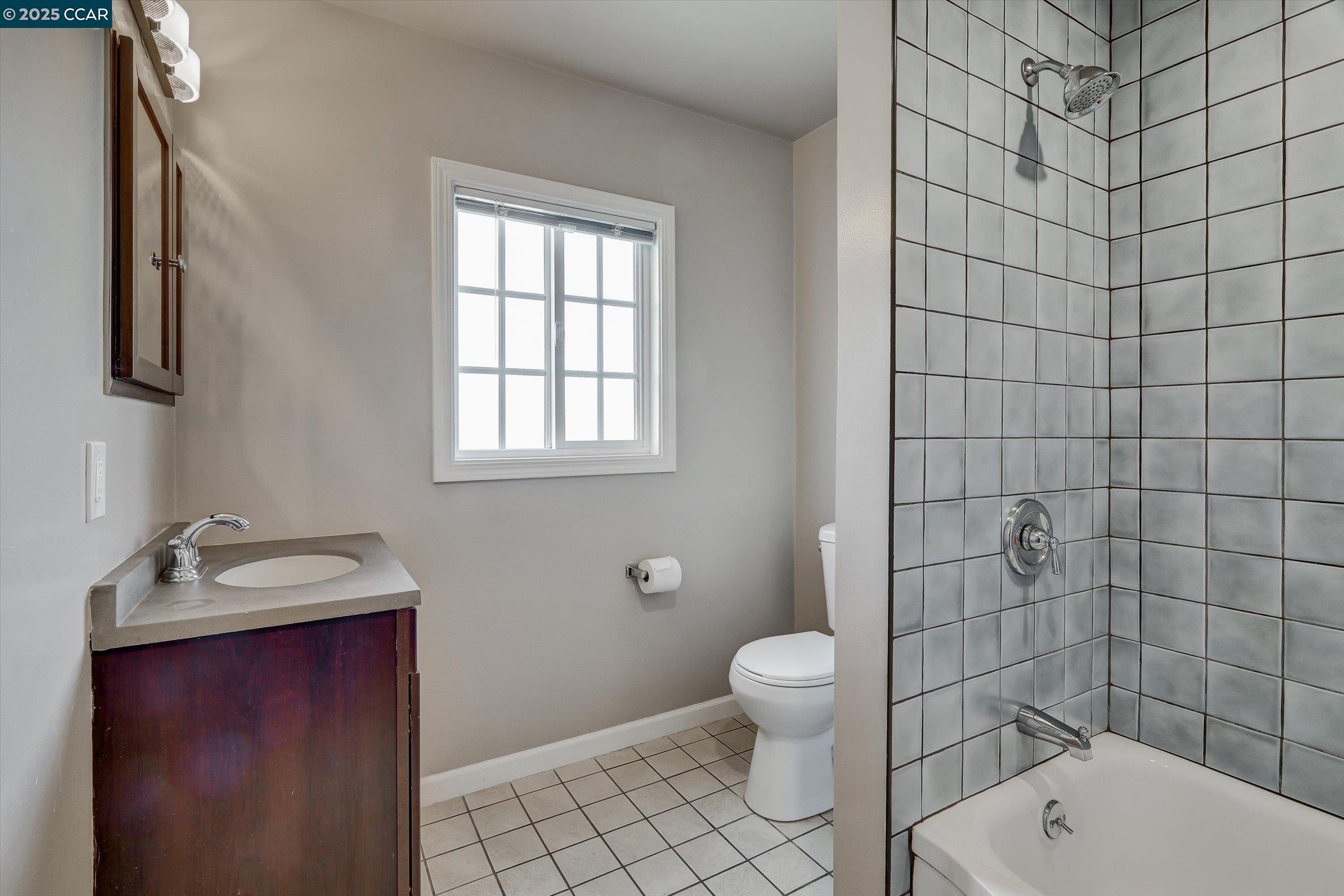 Detail Gallery Image 13 of 27 For 611 Amador St, Richmond,  CA 94805 - 5 Beds | 2 Baths